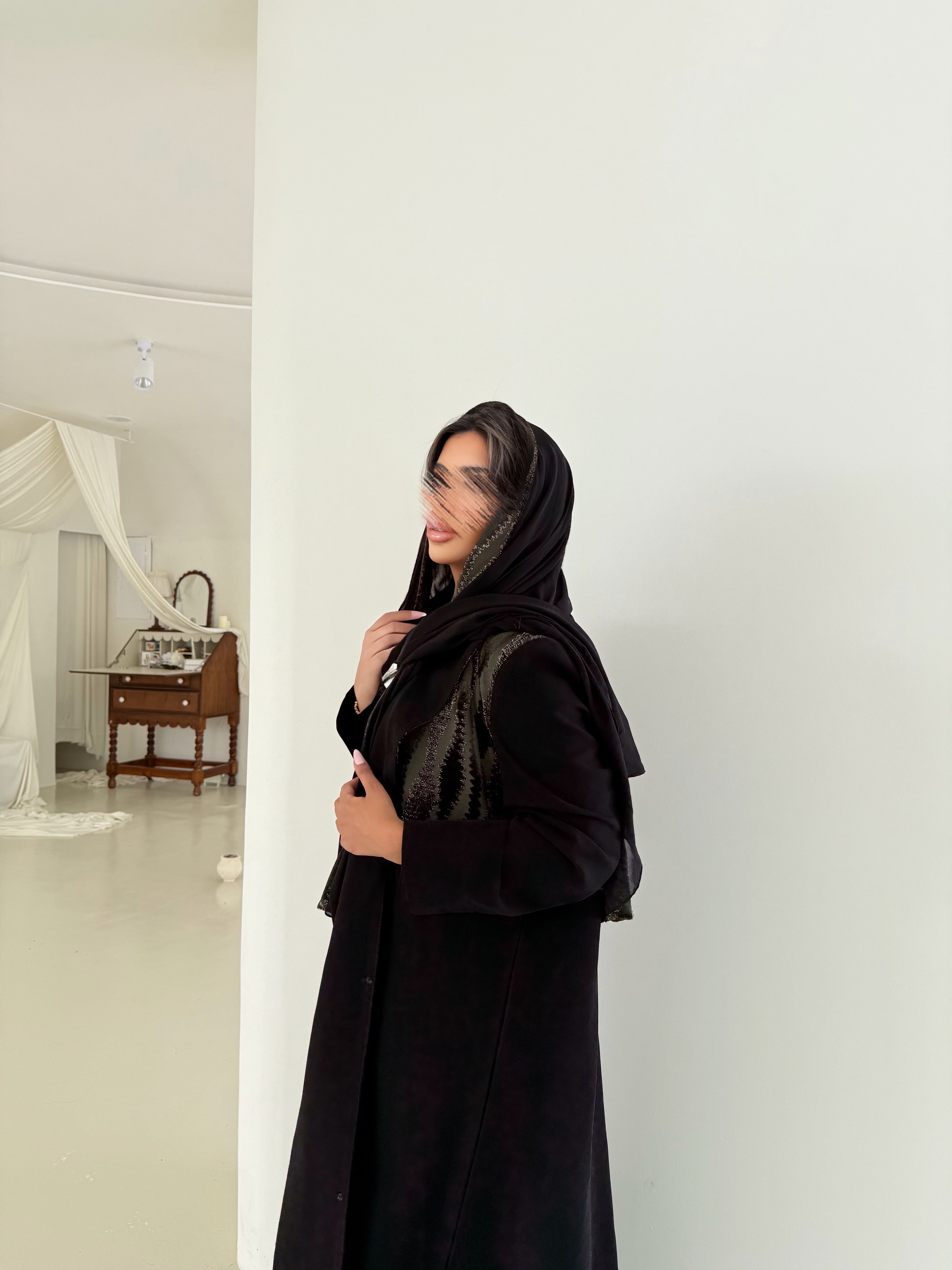 MW645 - Light Crepe Standing with Jacquard Half-Cloche