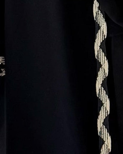 MWT5017 - قماش اسود كريب مع كلفه من الأمام والأكمام قصة نص كلوش - Aya