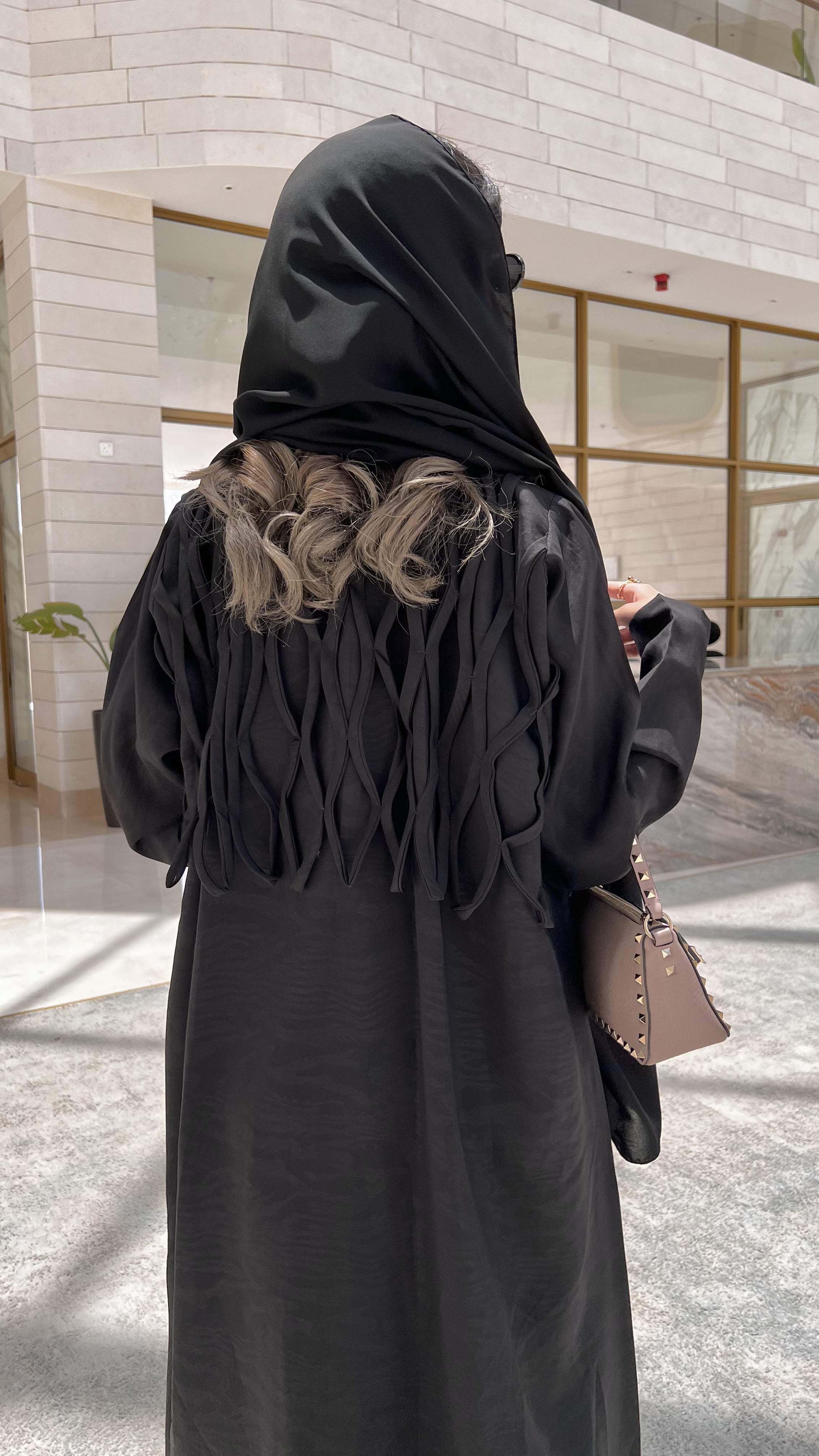 MW1596 - عباية كريب نصف كلوش بظهر مميّز | Crepe Half-Cloché Abaya with Unique Back Design