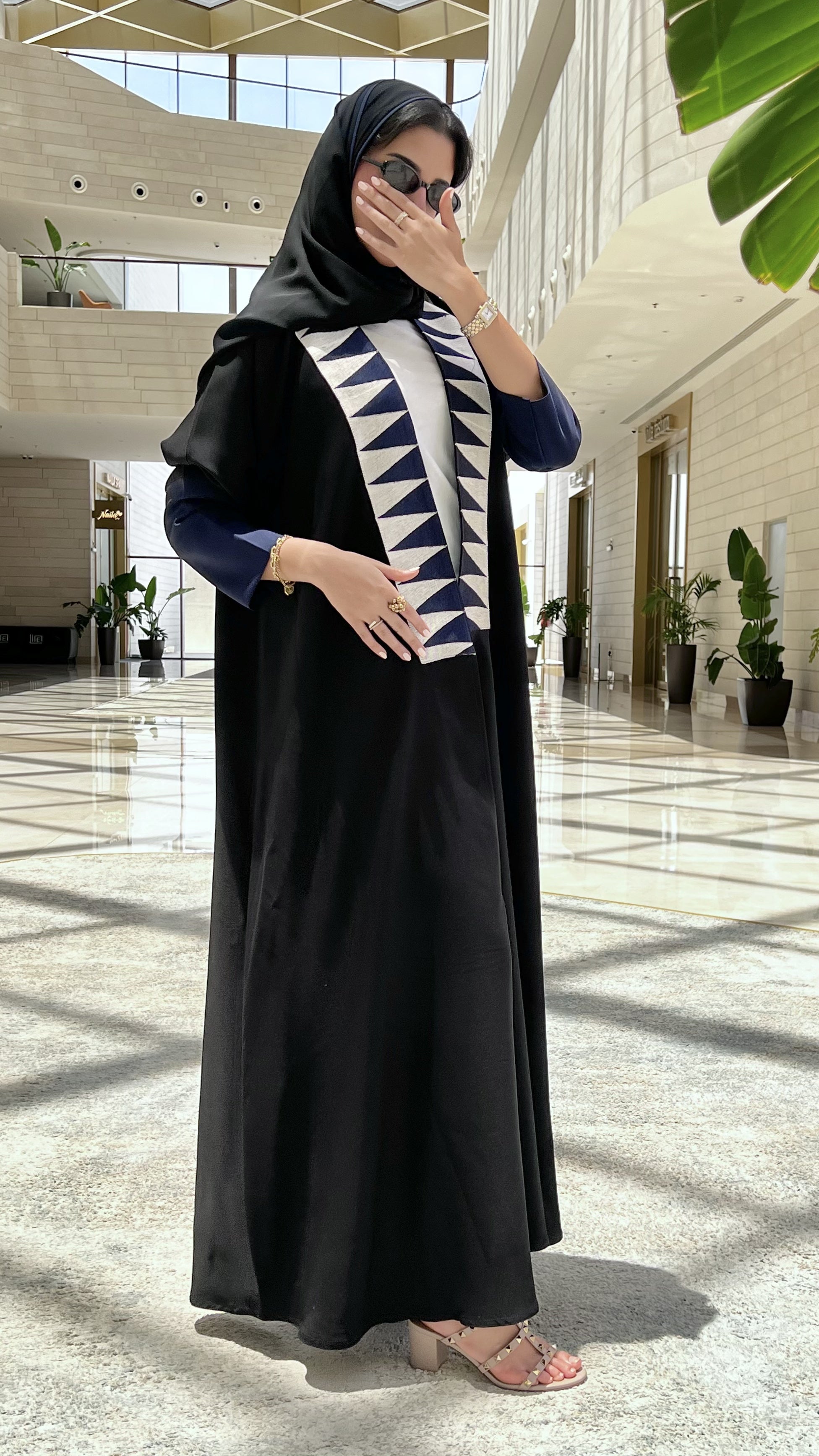 MW1597 - عباية سوداء بتطريز أزرق | Black Abaya with Blue Embroidery