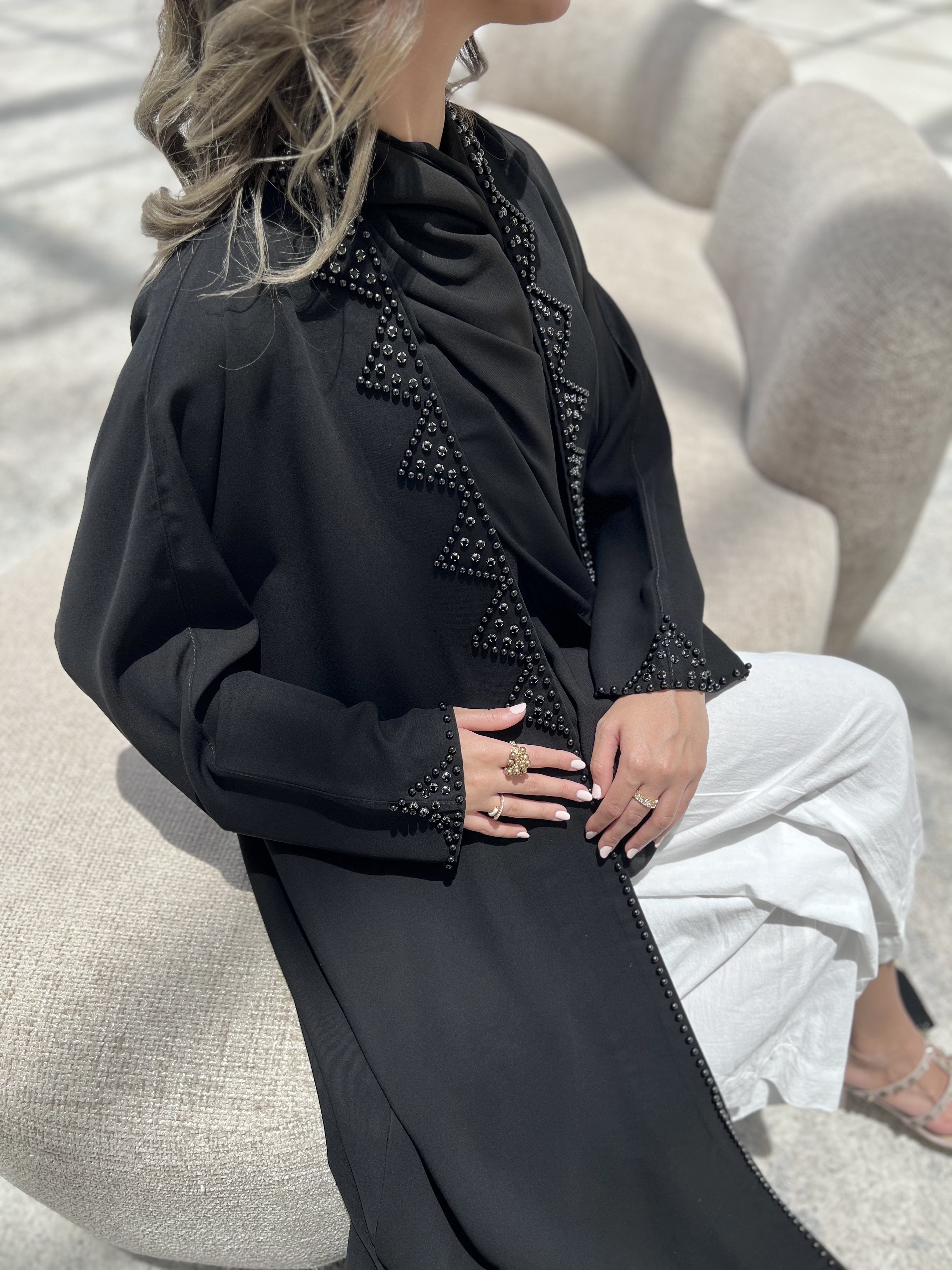MW1598 - عباية سوداء بأطراف مطرزة | Black Abaya with Black Embroidered Edges