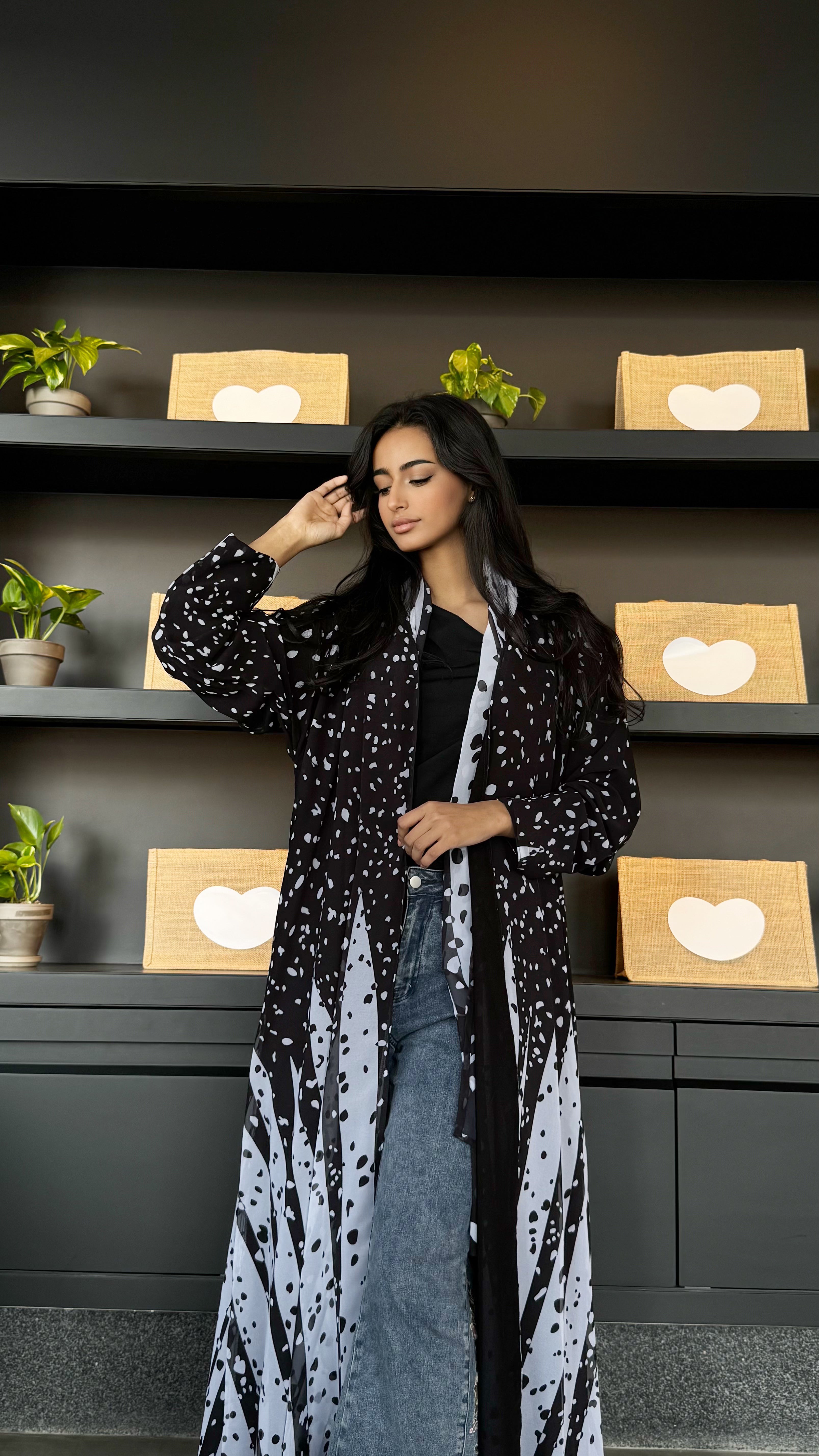 MW645 - Light Crepe Standing with Jacquard Half-Cloche