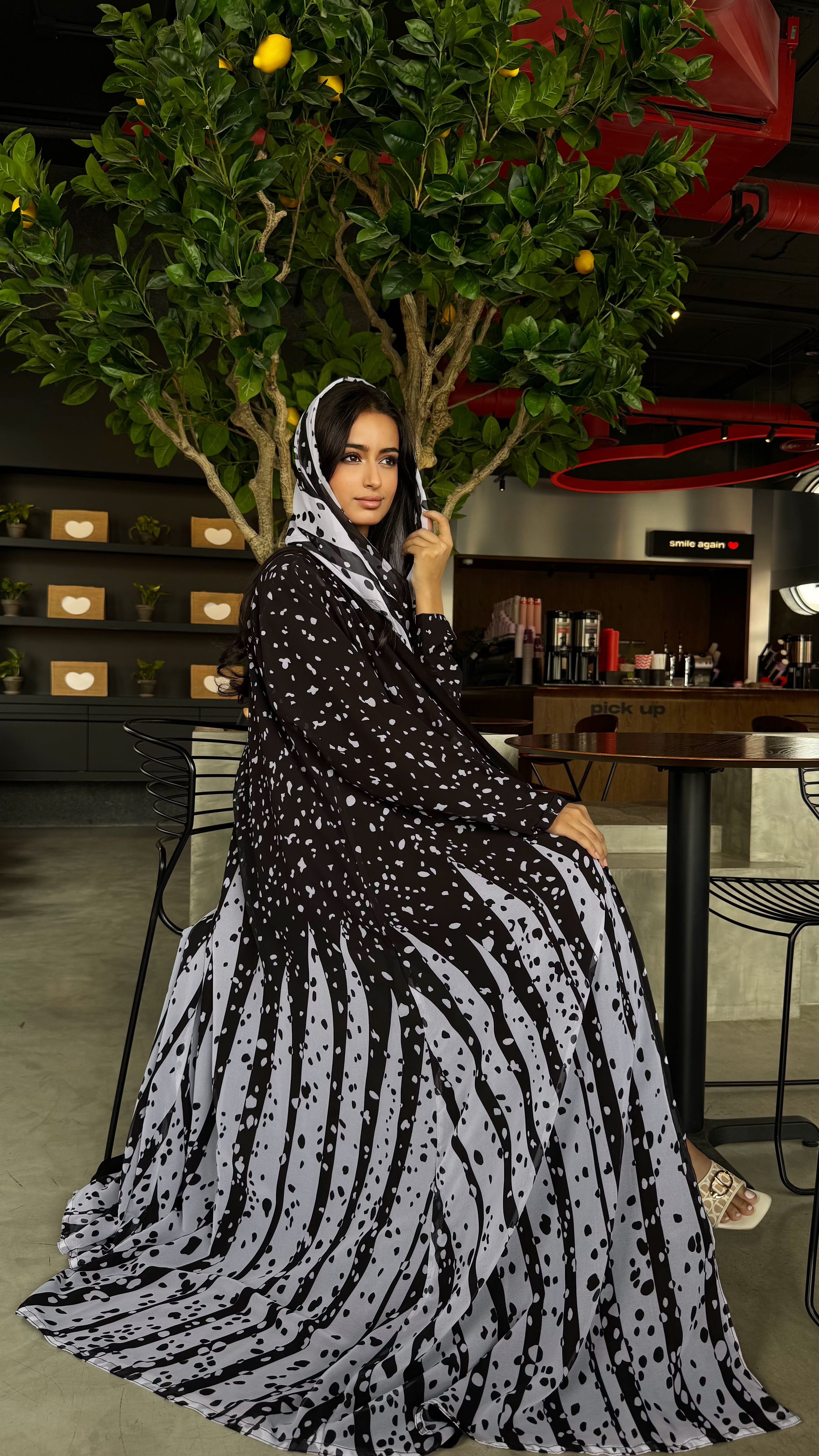 MW645 - Light Crepe Standing with Jacquard Half-Cloche