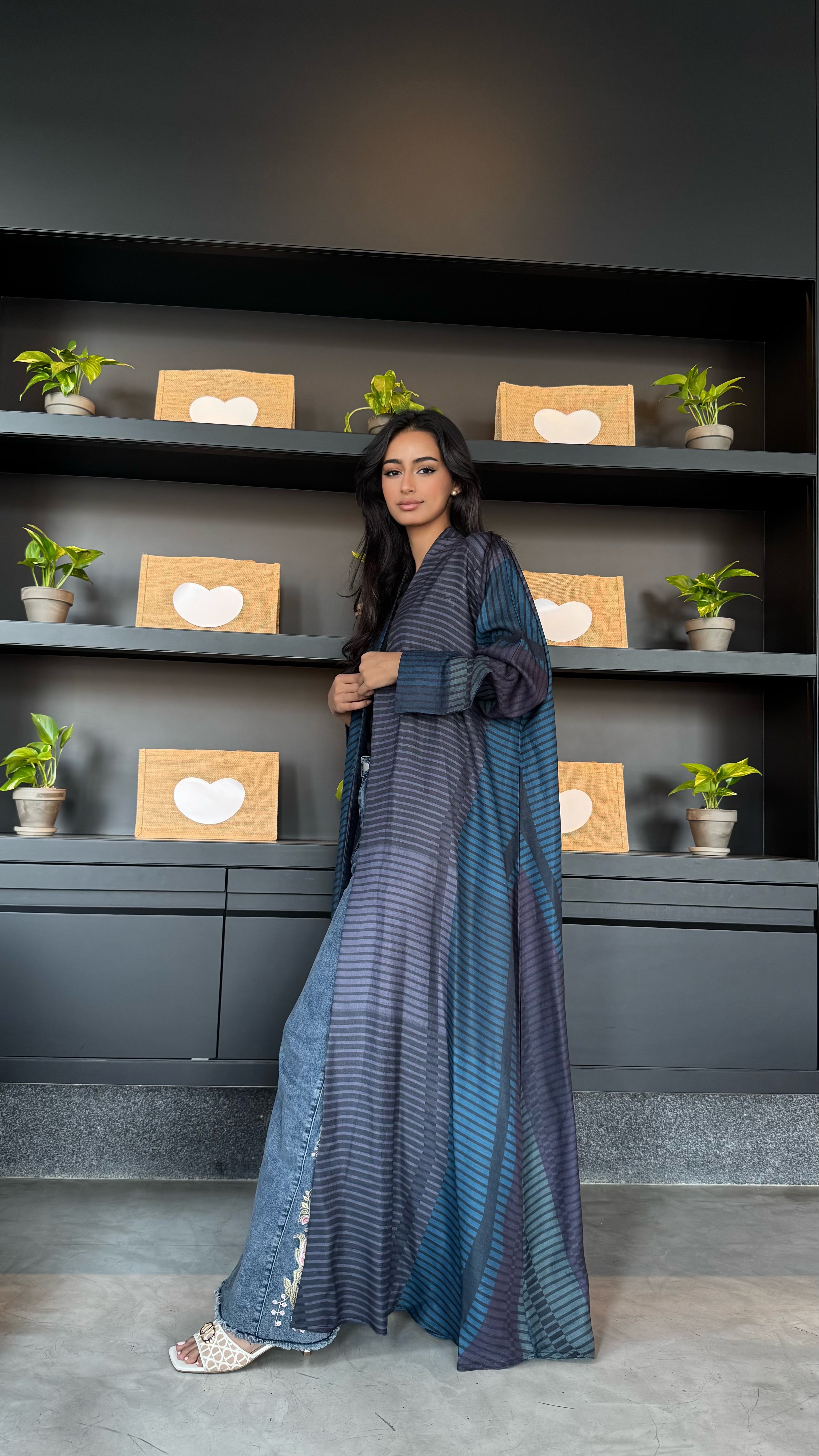 MW1535 - عباية لينن طباعة نص كلوش - Aya