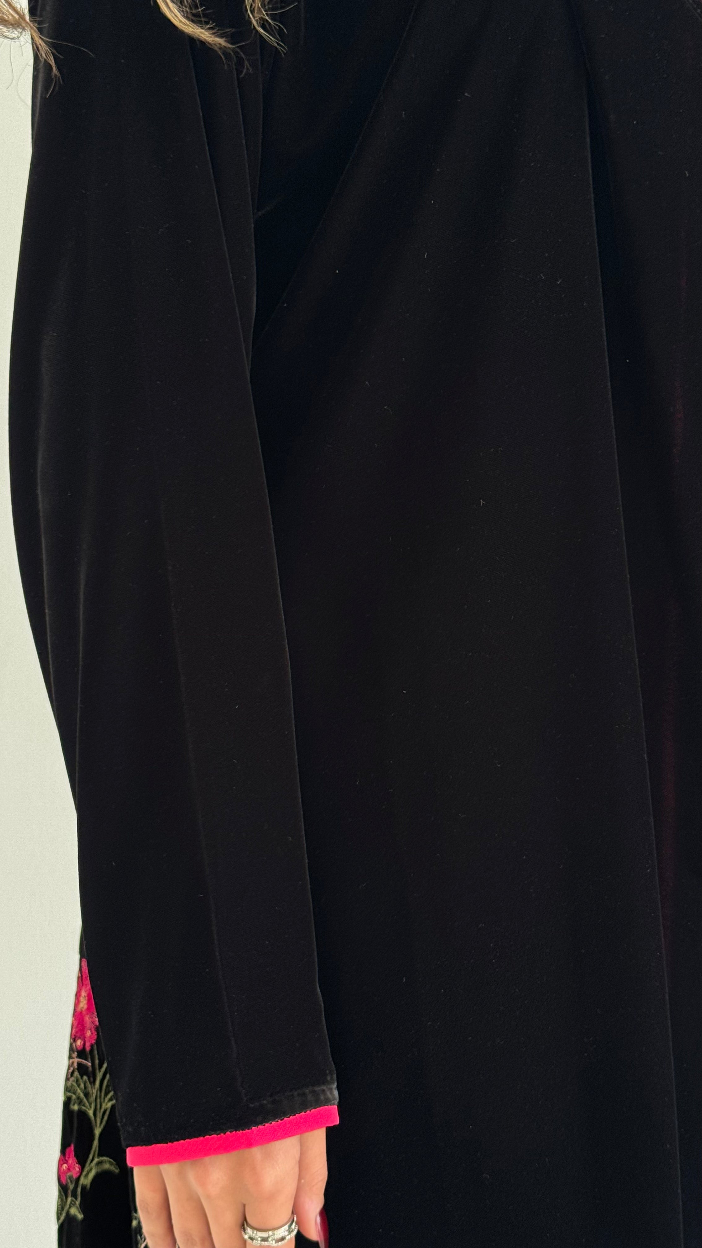 MWT732 -  Black velvet abaya with pink rose embroidery | عباية مخمل اسود مع تطريز زهري - Aya