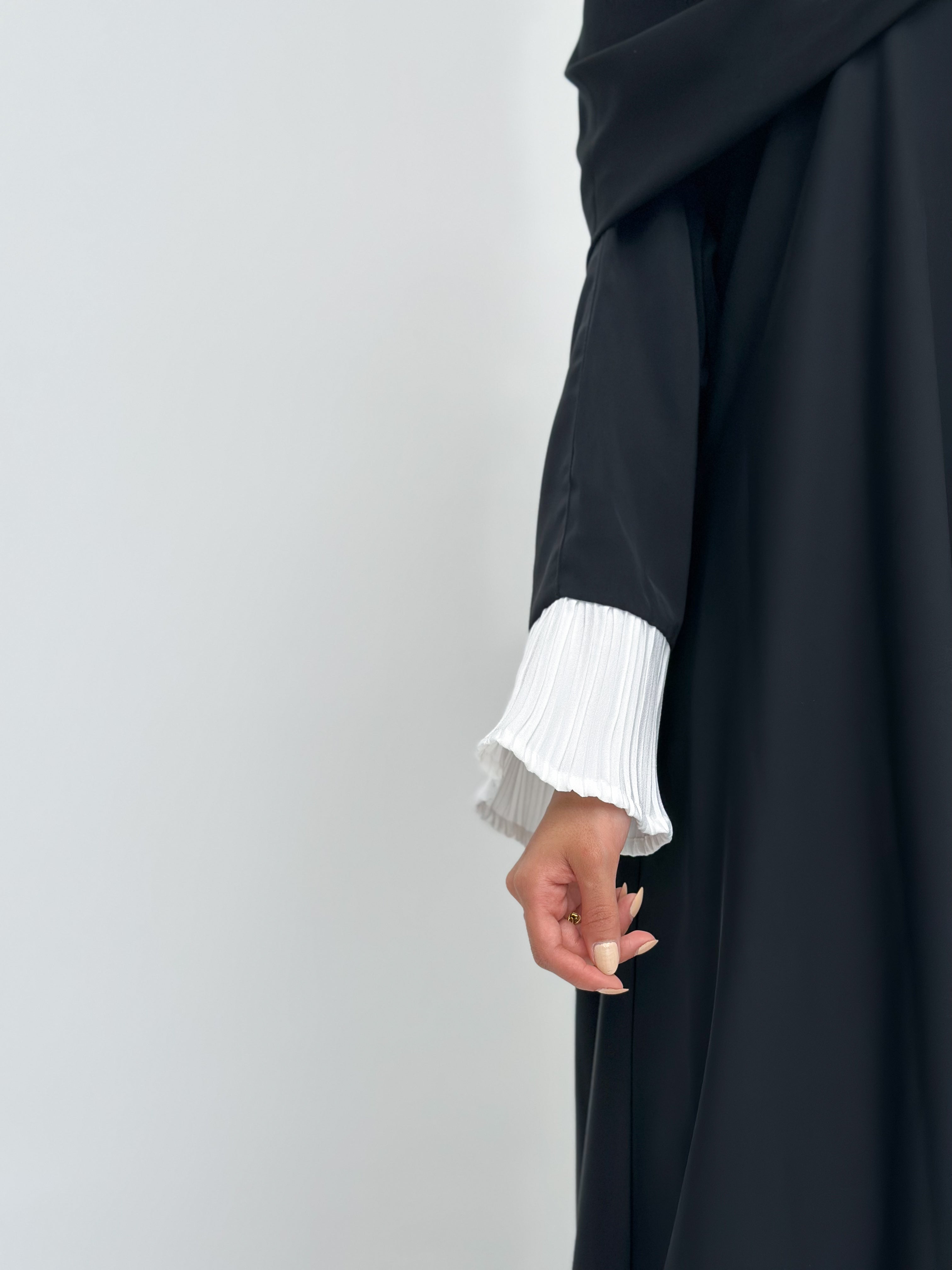 MW645 - Light Crepe Standing with Jacquard Half-Cloche