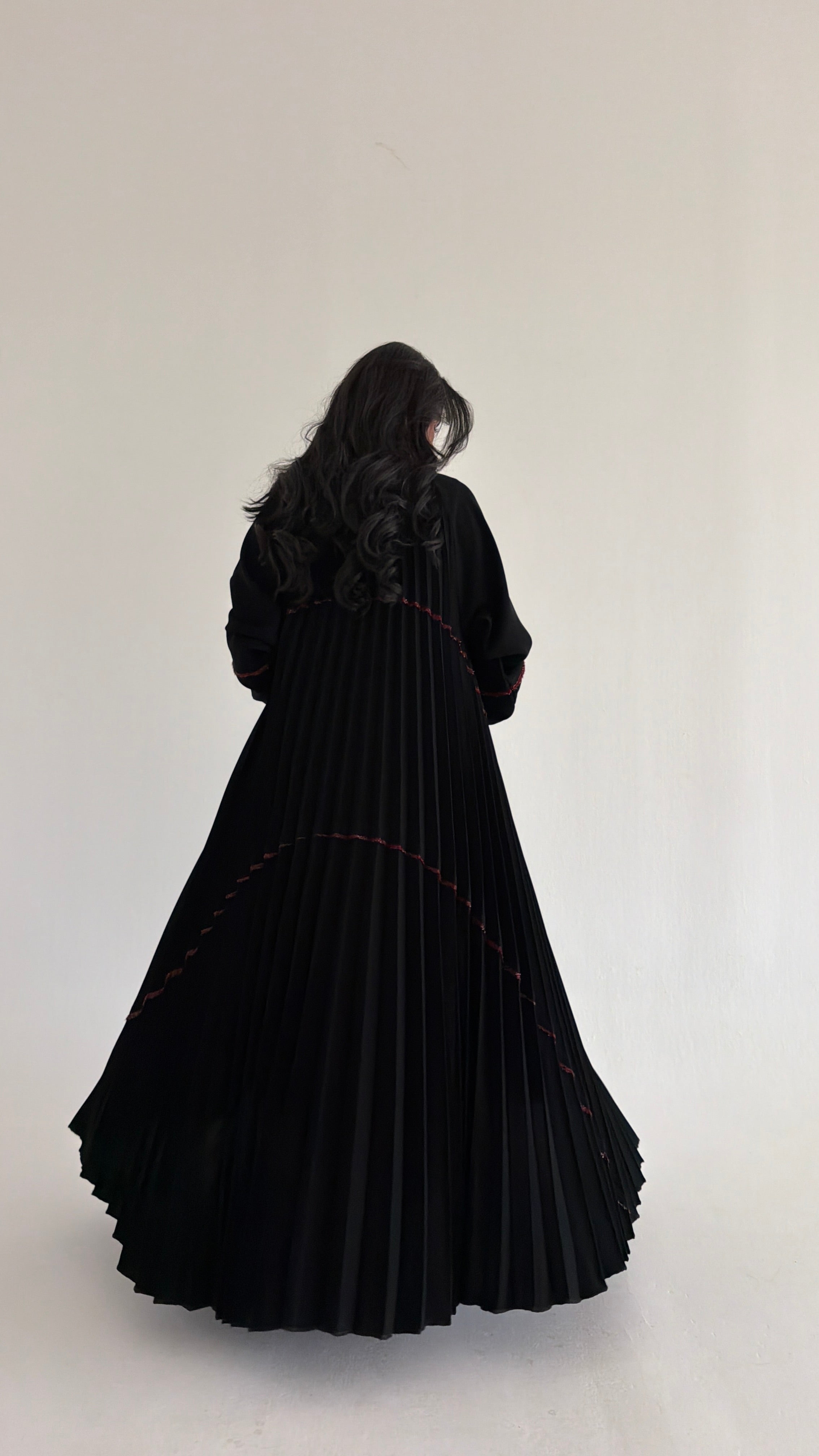 MW2076 - عبايه كلوش مع اضافة برواز احمر - Aya