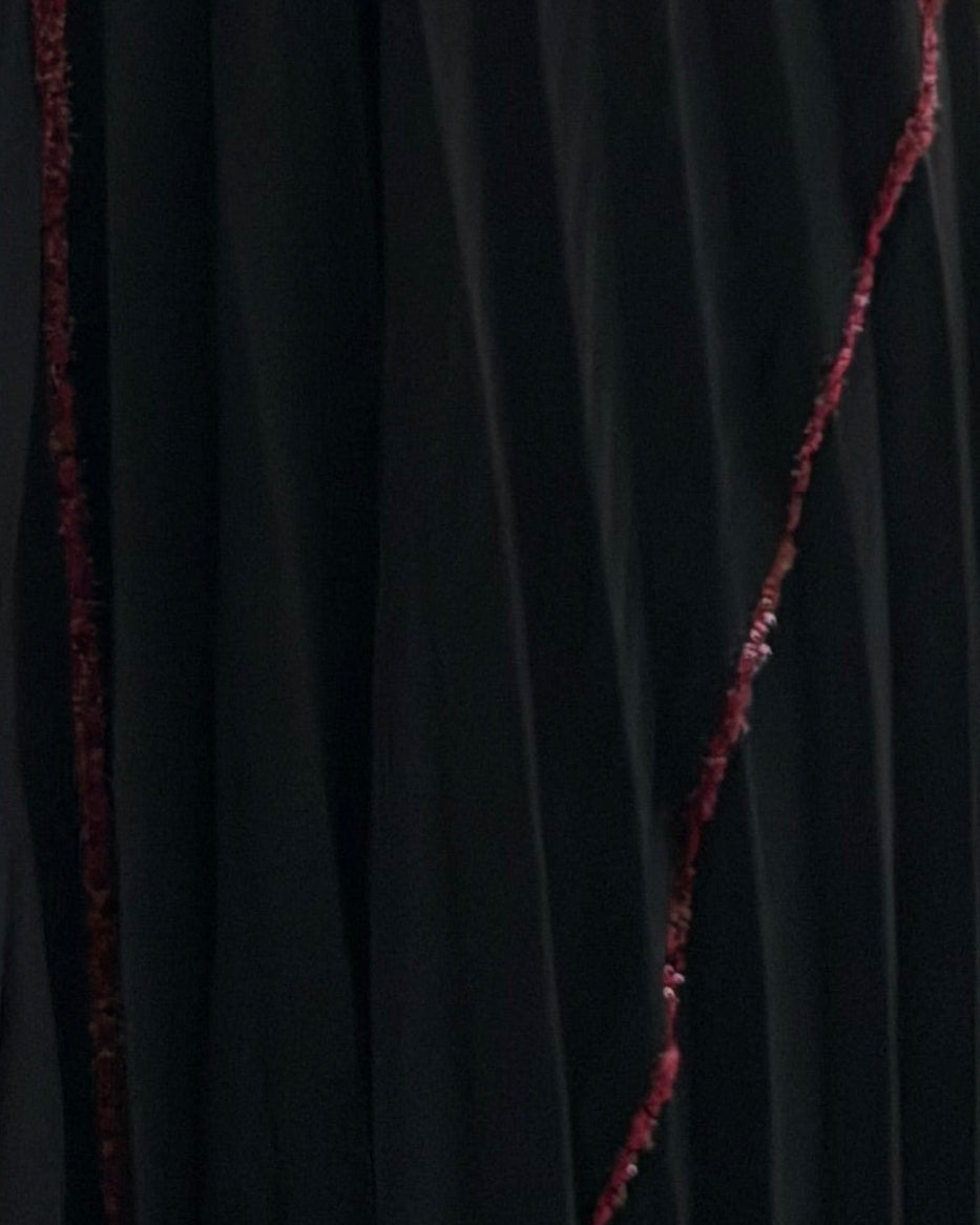 MW2076 - عبايه كلوش مع اضافة برواز احمر - Aya