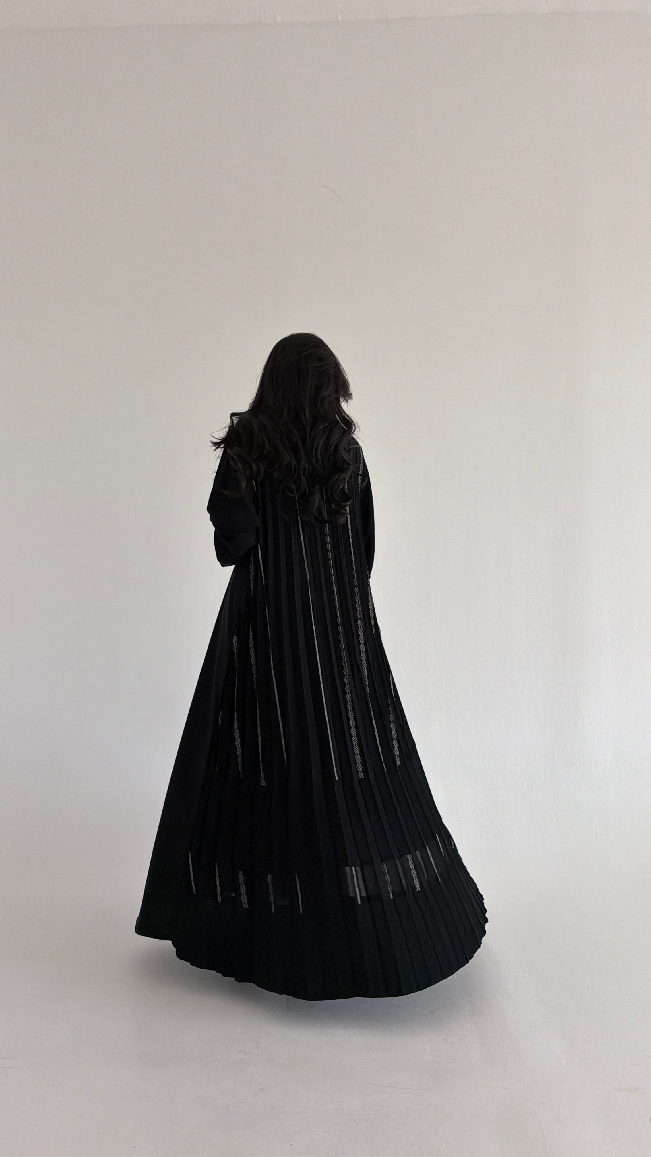 MW2074 - عباية جاكار اسود وابيض مكسر - Aya