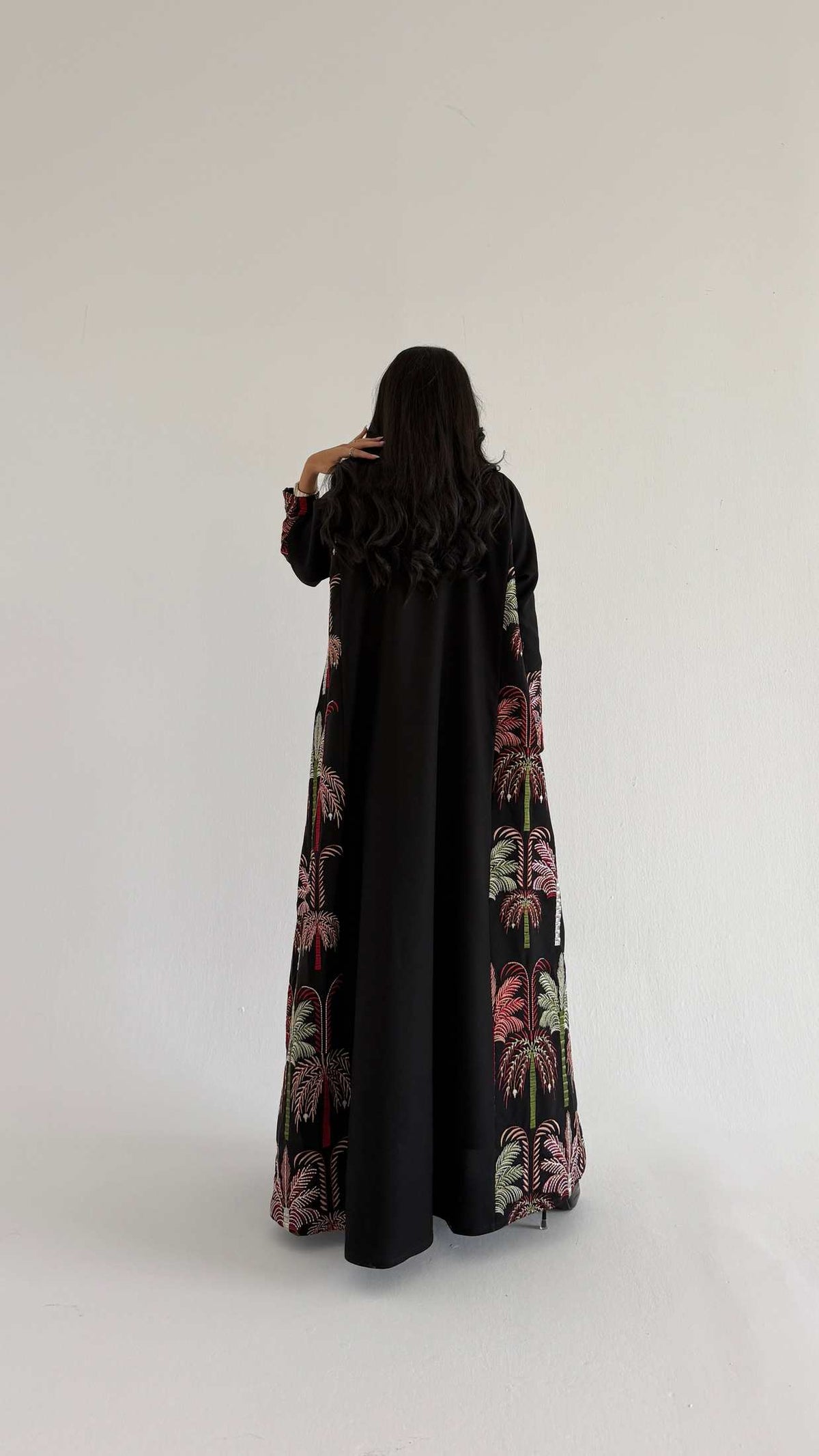 MWT4023 - عبايه بزخارف النخل - Aya
