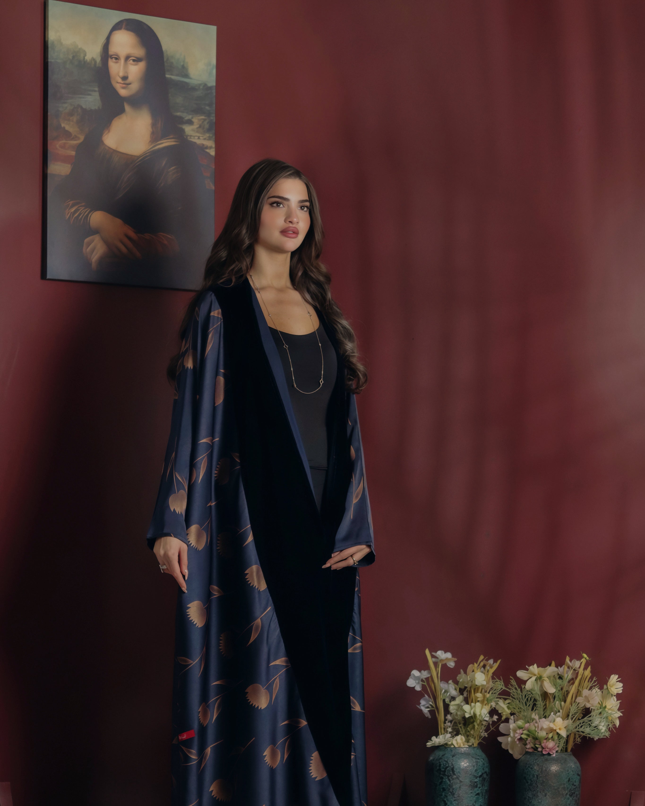 MW1865 - عباية مخمل  مع اضافة  الجاكار الراقي على الجنبين