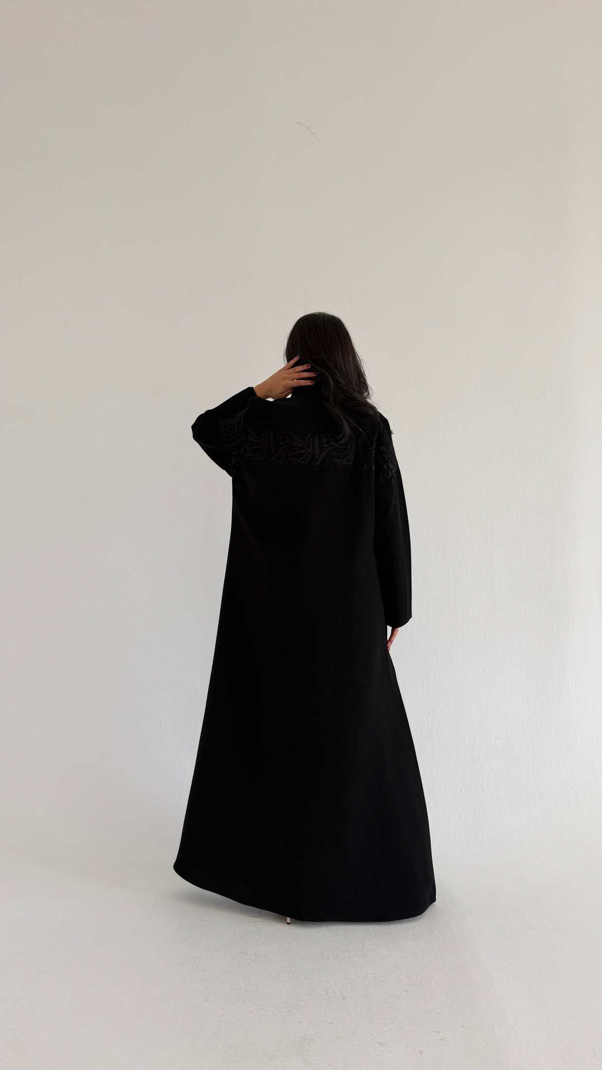 MWT1014 - عباية مع تطريز اسود - Aya