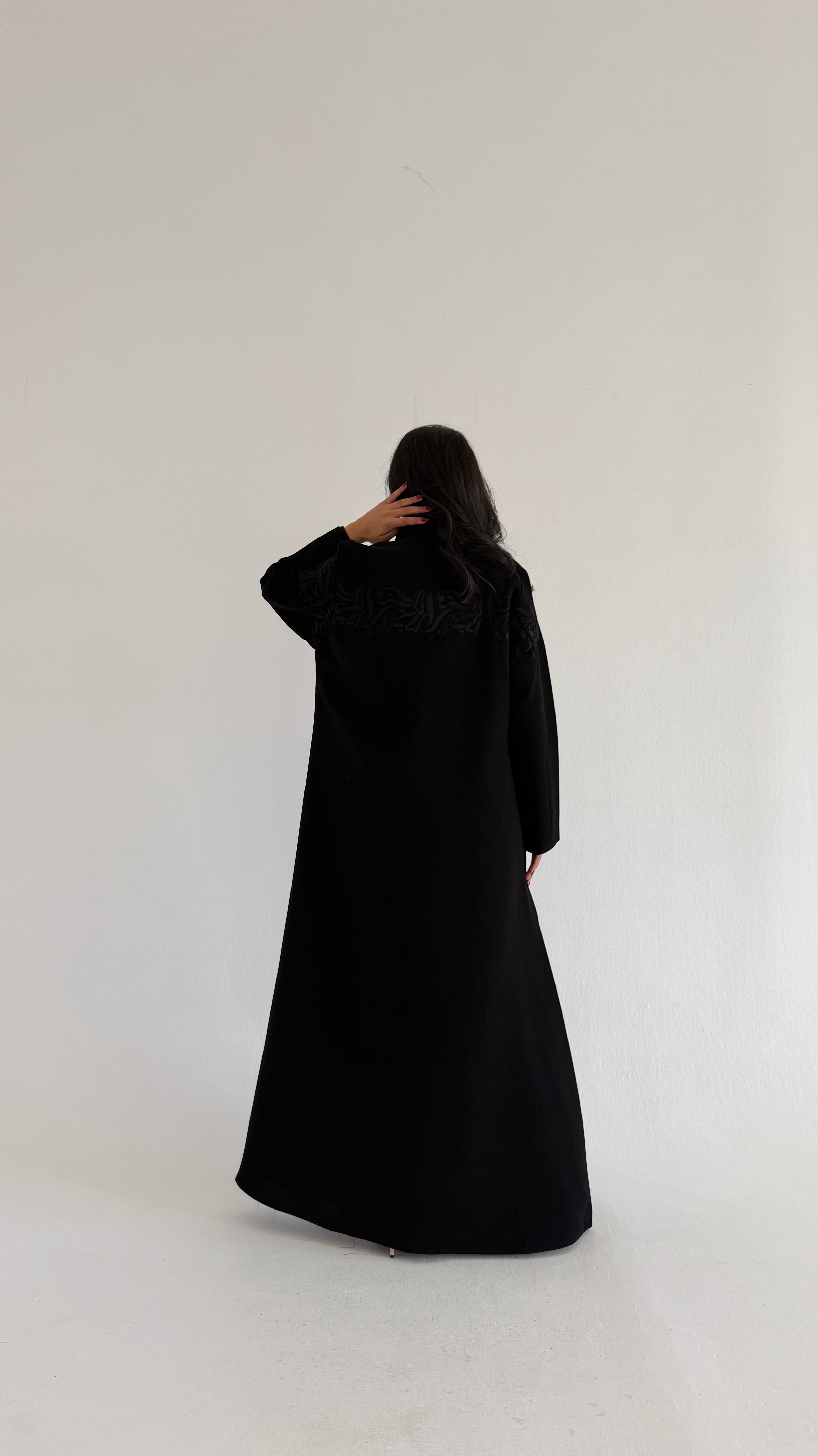 MWT1014 - عباية مع تطريز اسود - Aya