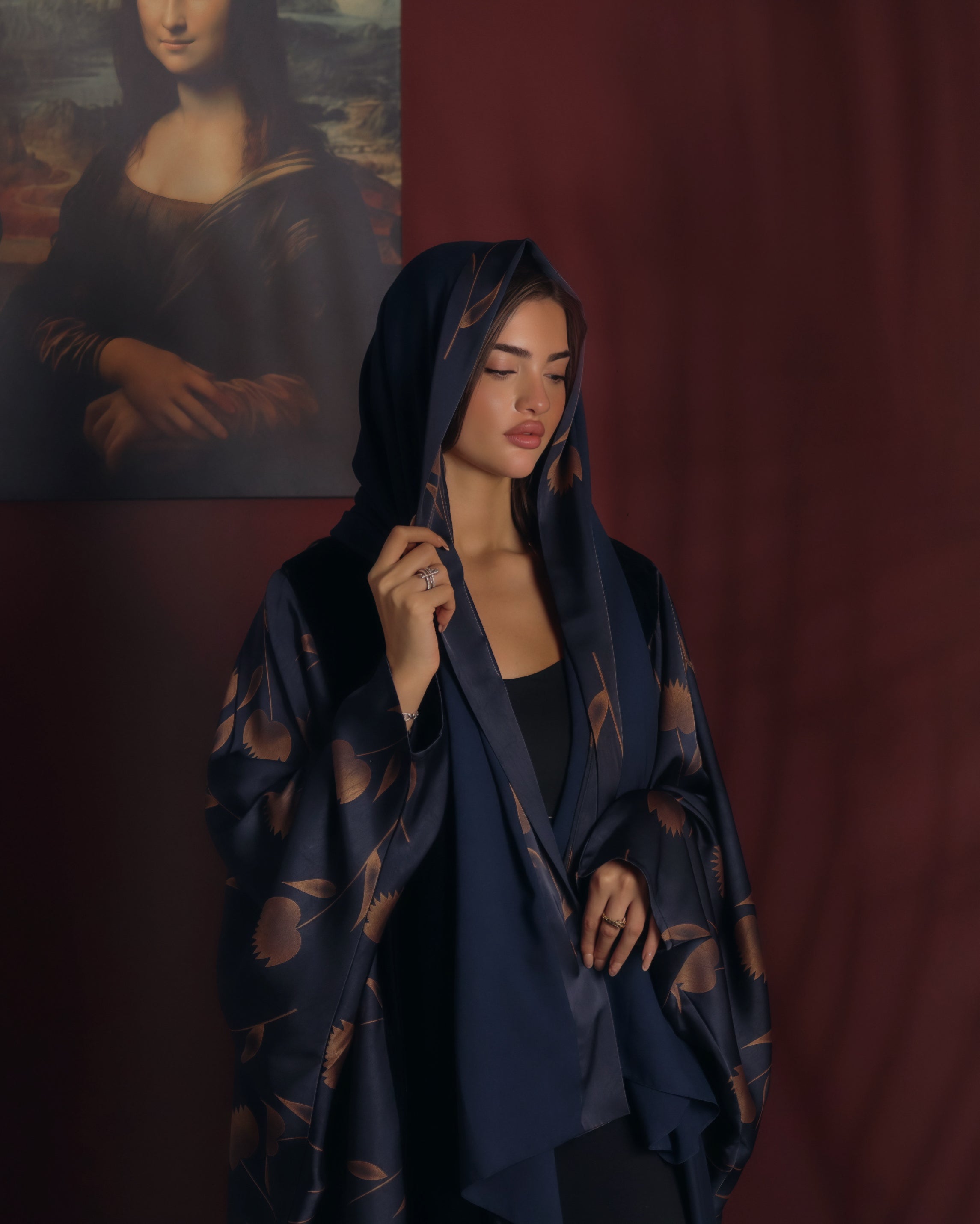 MW1865 - عباية مخمل  مع اضافة  الجاكار الراقي على الجنبين