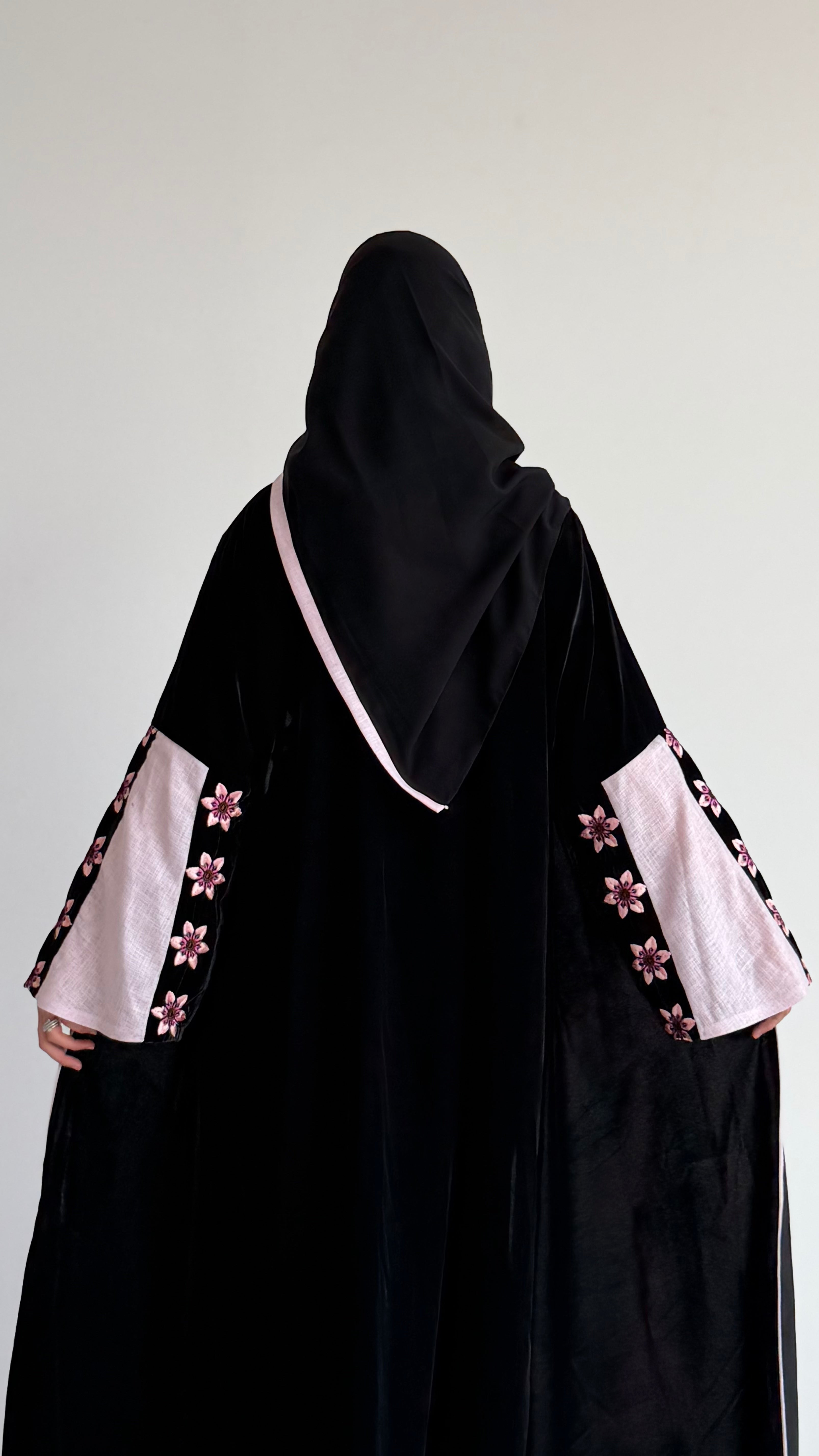 MW1796 - عباية مخمل تطريز كمبيوتر - Aya