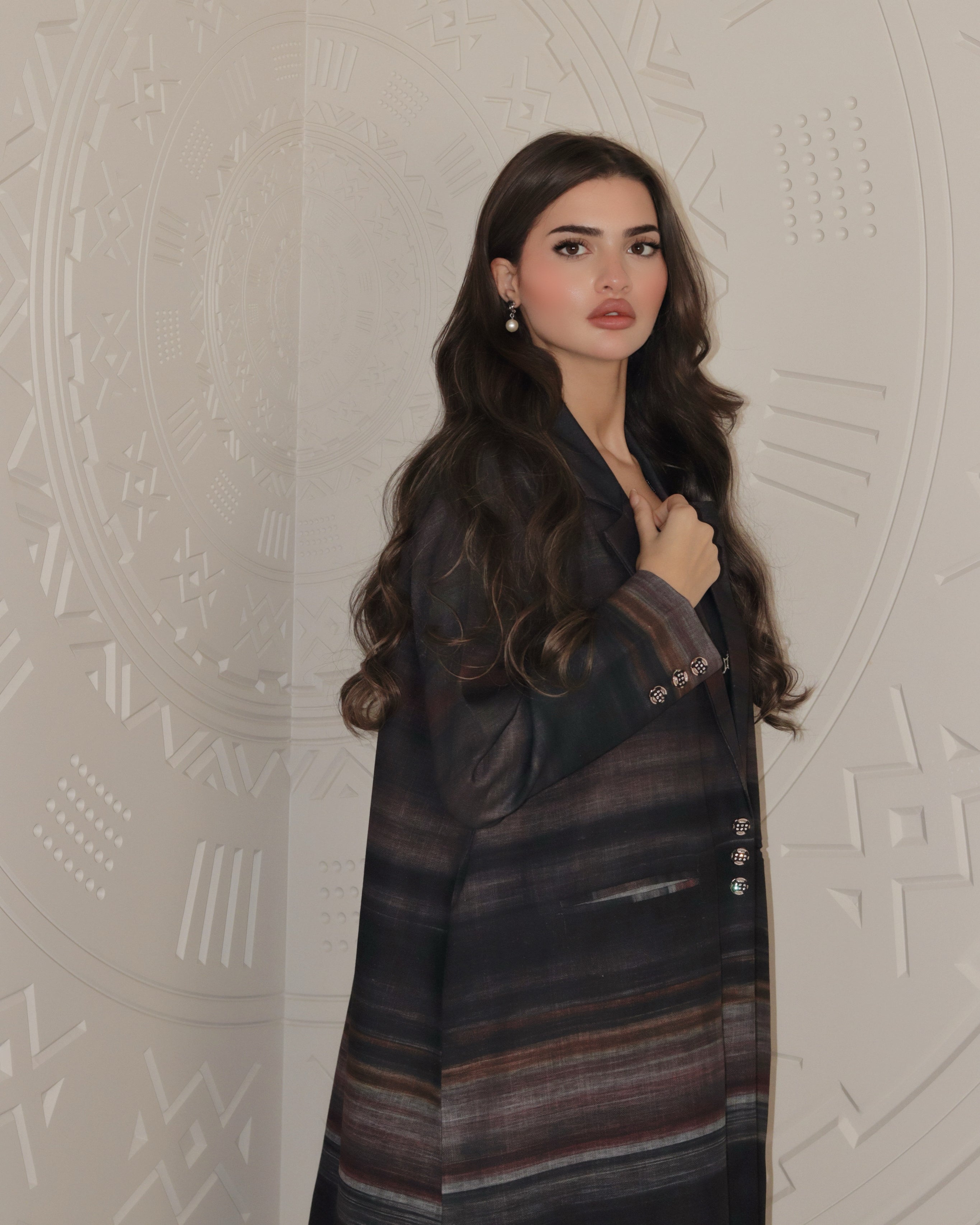 MW645 - Light Crepe Standing with Jacquard Half-Cloche