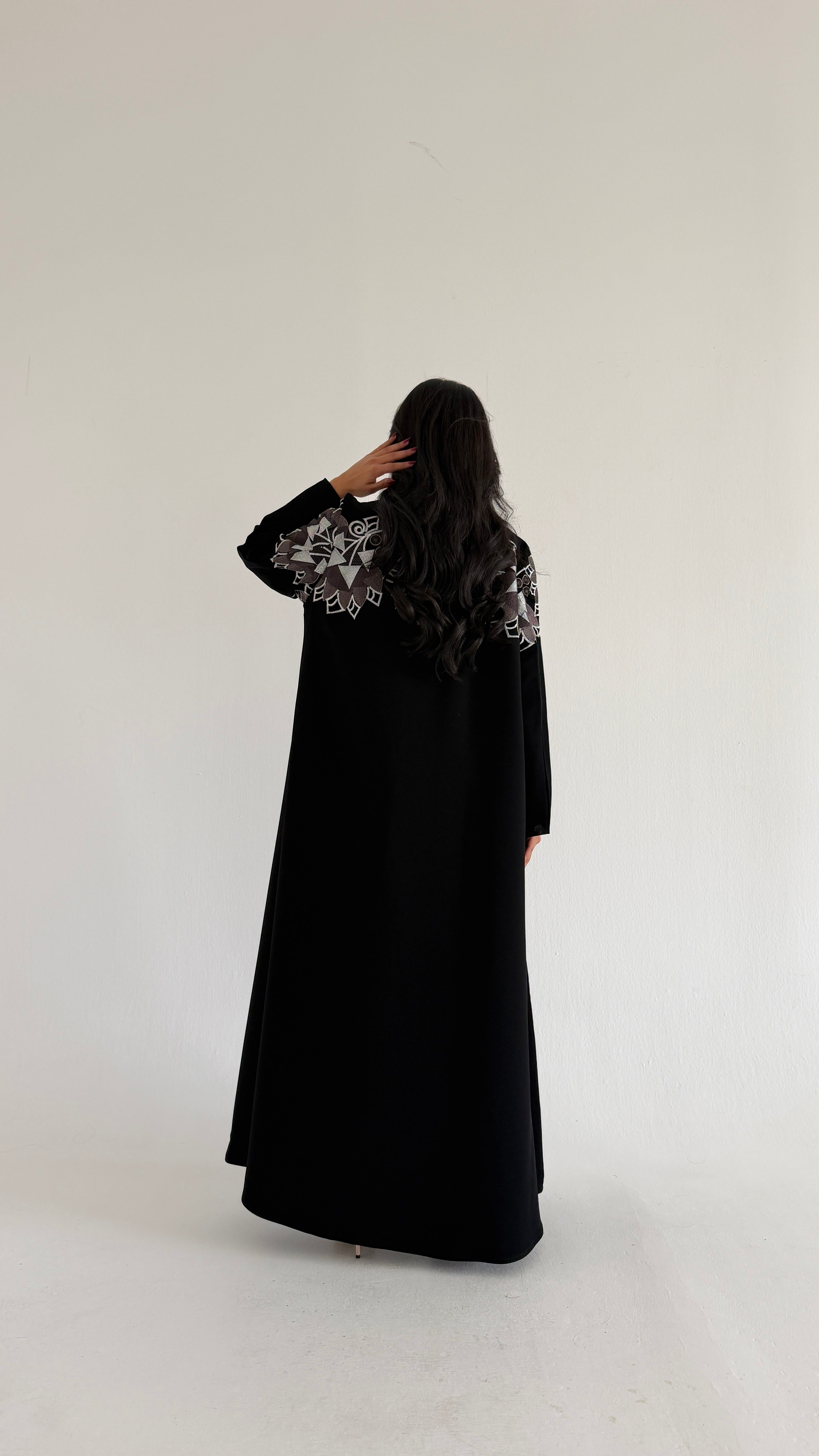 MWT1011 - عبايه تطريز بالابيض - Aya