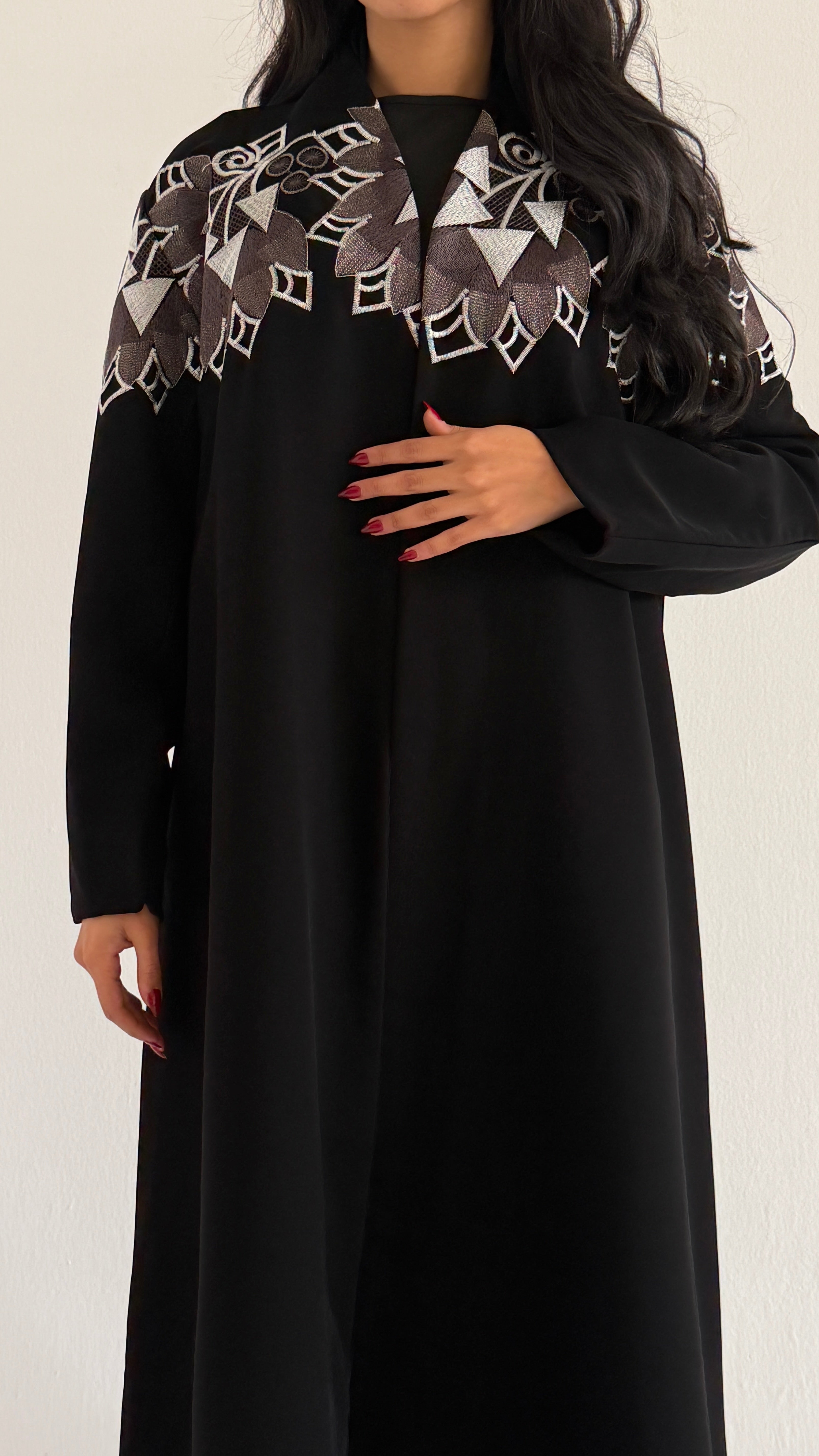 MWT1011 - عبايه تطريز بالابيض - Aya