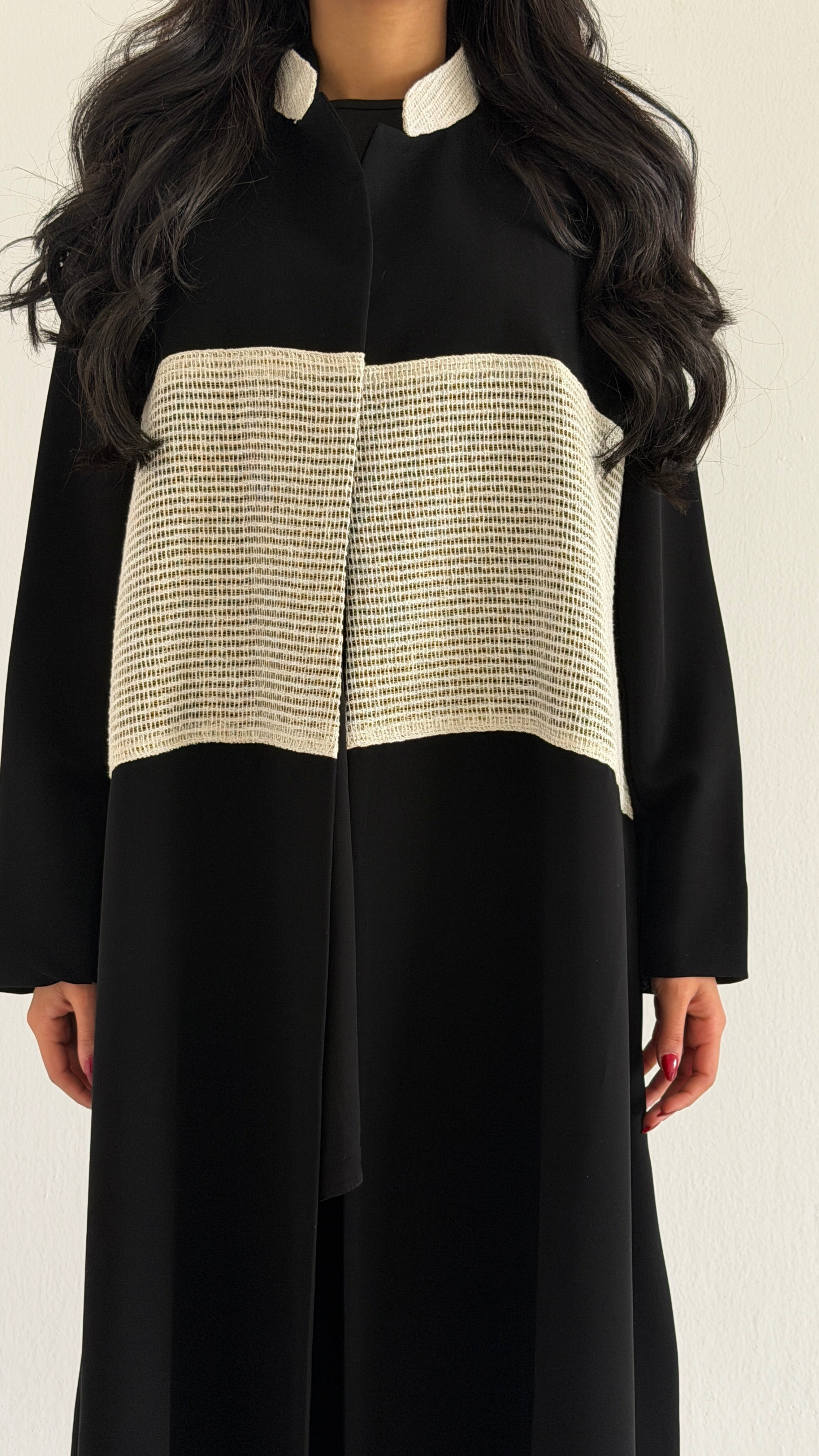 MWT1015 - عباية مع تدخيلة بشكل راقي - Aya