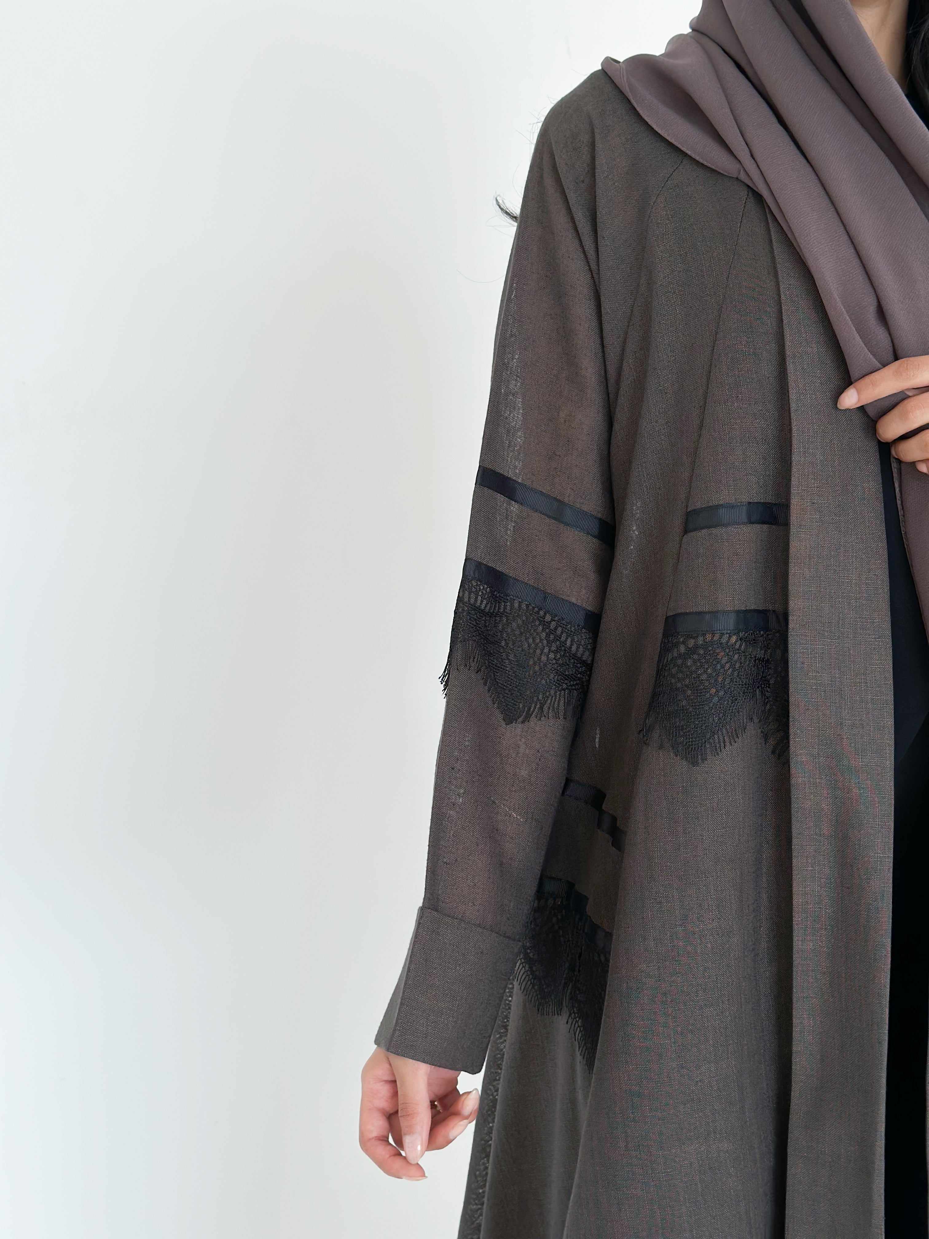 MW645 - Light Crepe Standing with Jacquard Half-Cloche