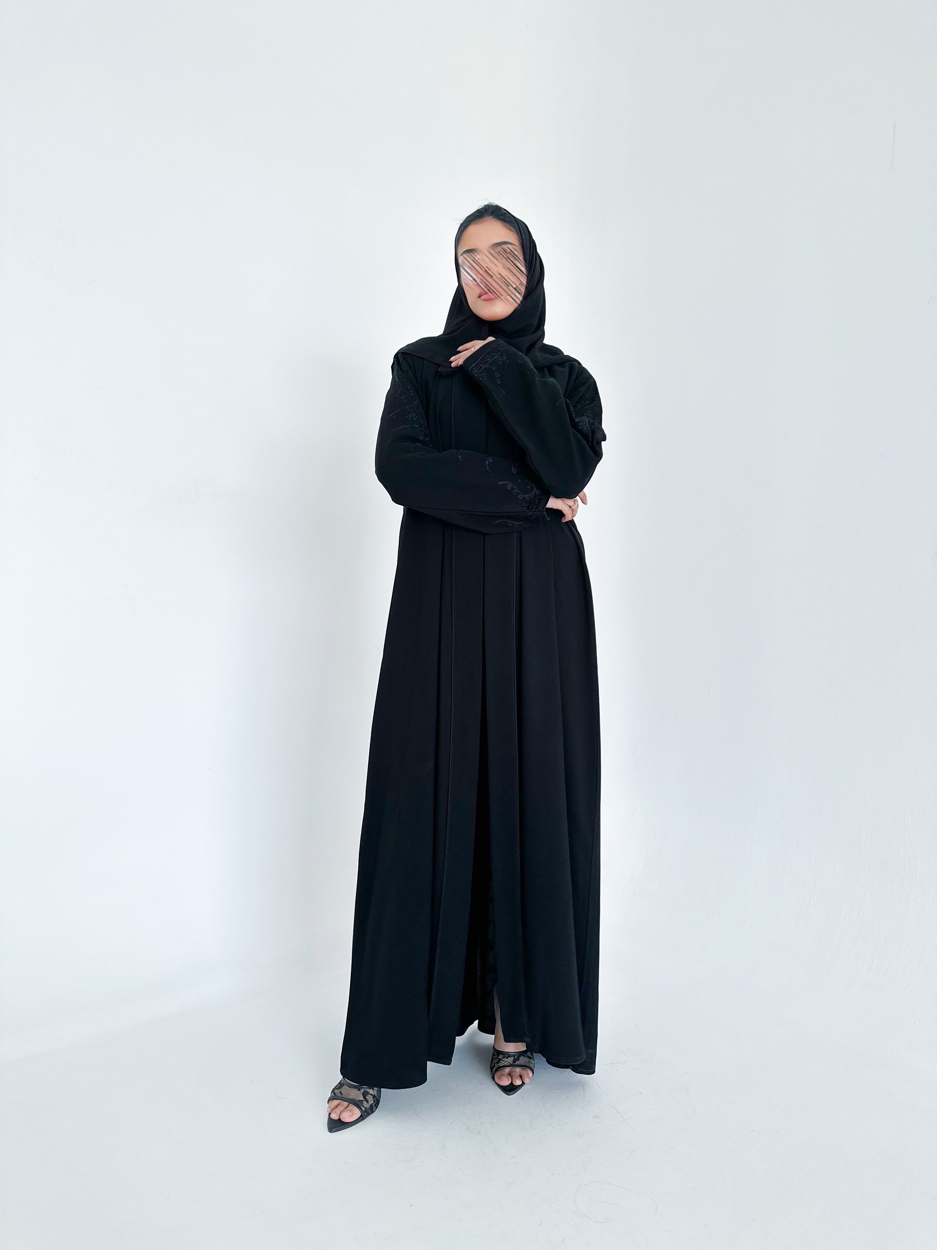 MW645 - Light Crepe Standing with Jacquard Half-Cloche
