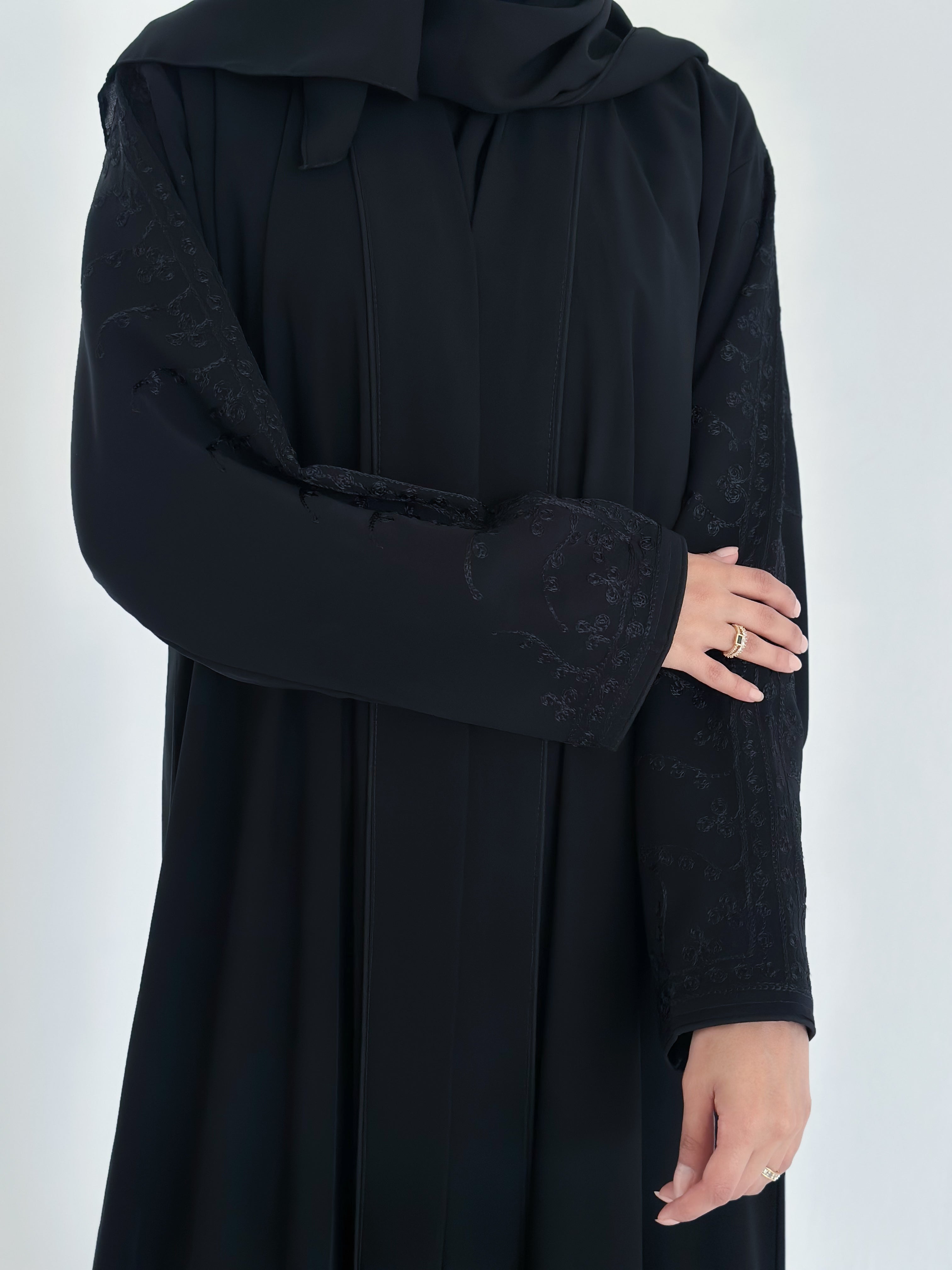 MW645 - Light Crepe Standing with Jacquard Half-Cloche
