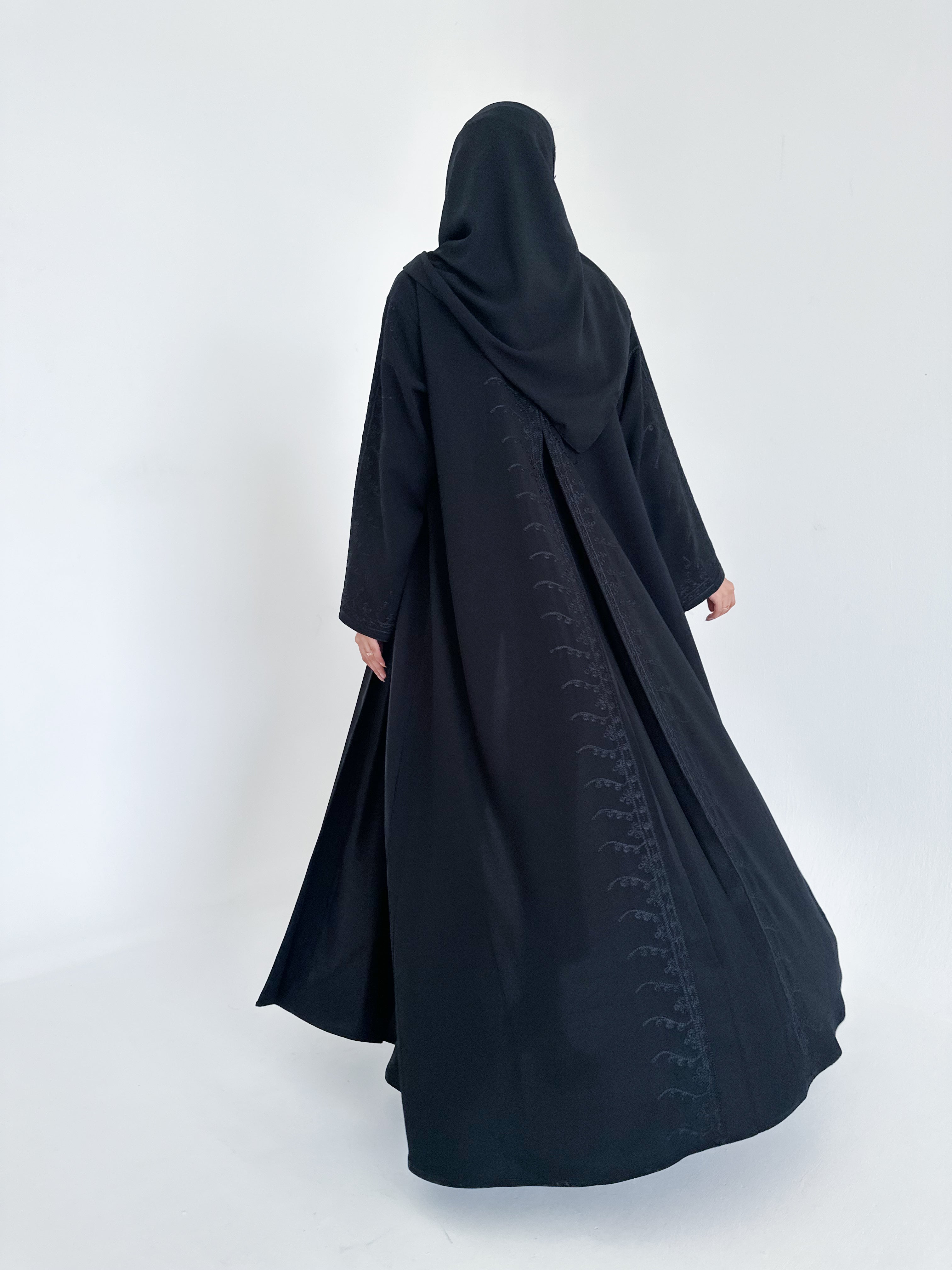 MW645 - Light Crepe Standing with Jacquard Half-Cloche
