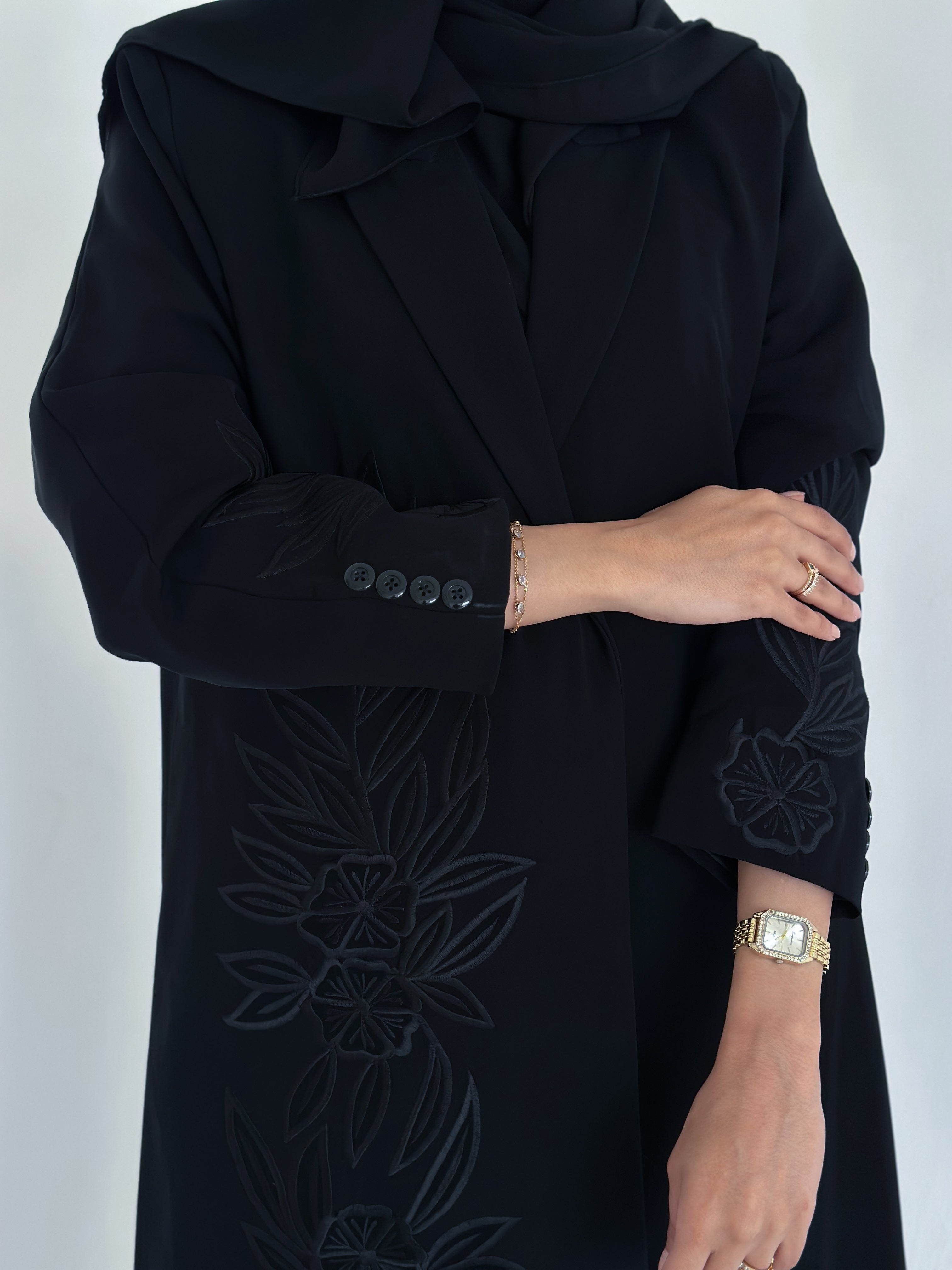 MW645 - Light Crepe Standing with Jacquard Half-Cloche