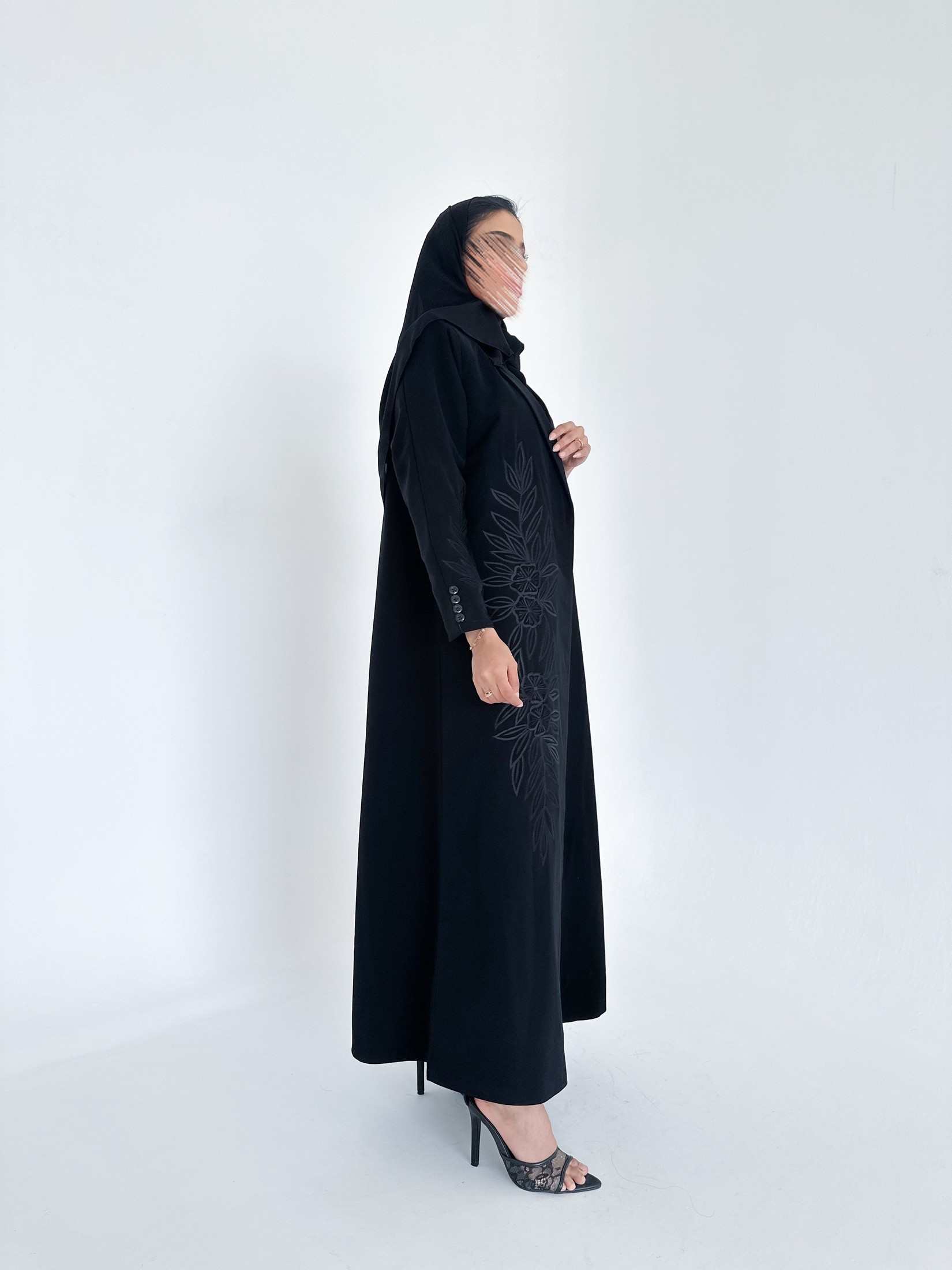 MW1341 -  عباية بليزر بتطريز اسود - Aya