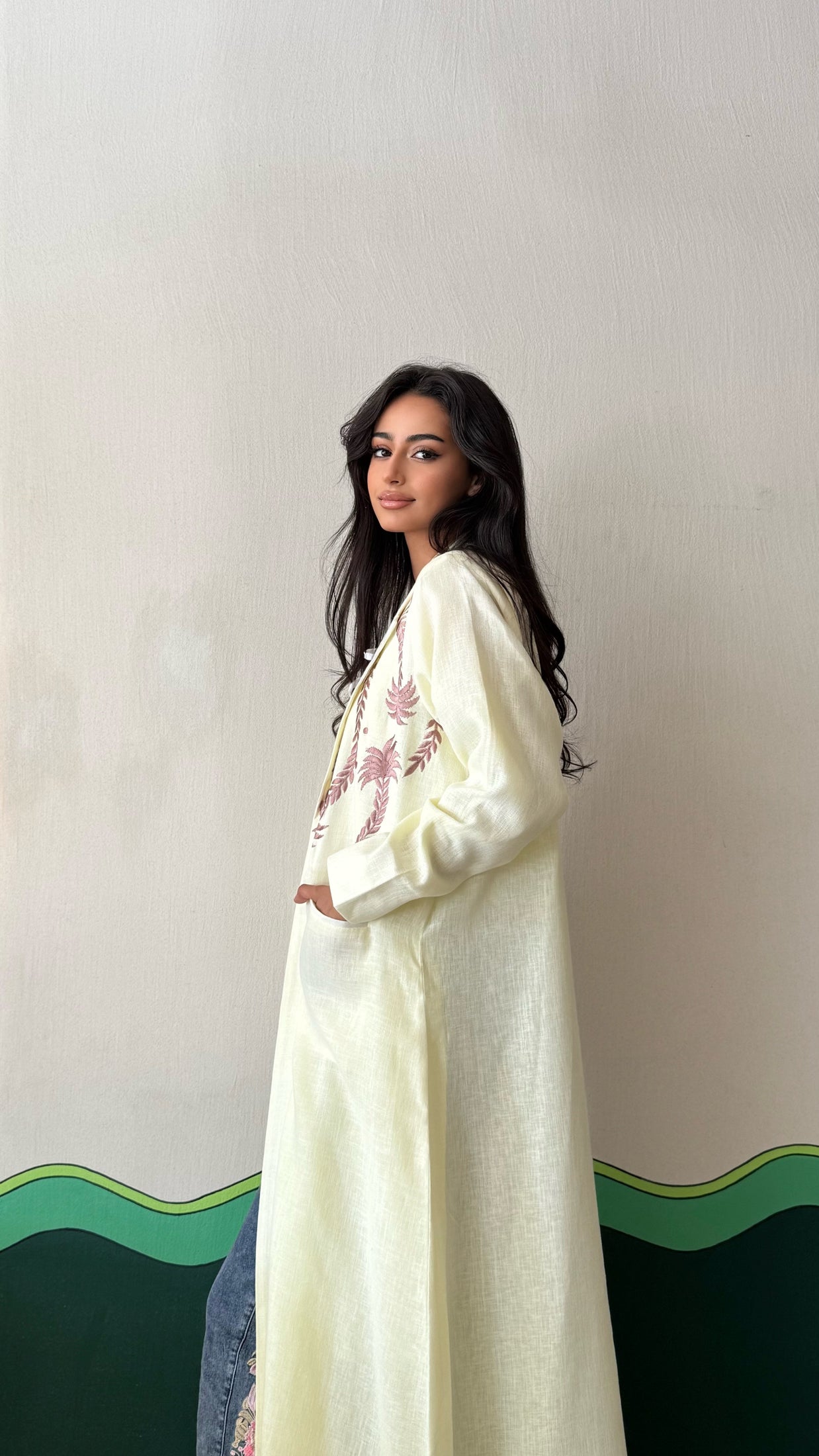 MWT426  - عباية بليزر مع تطريز - Aya