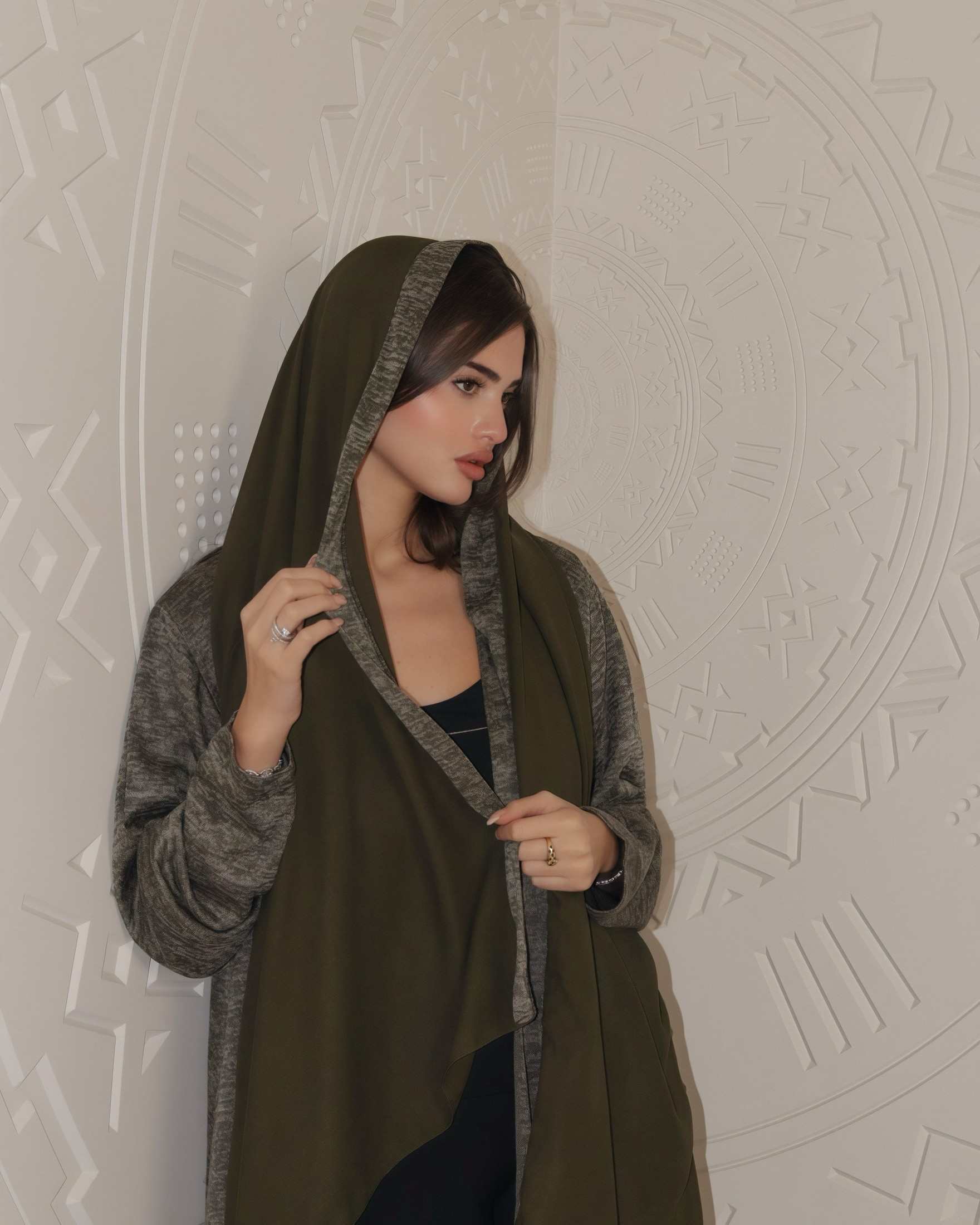 MWT590 -    عباية ستريتش زيتي - Aya