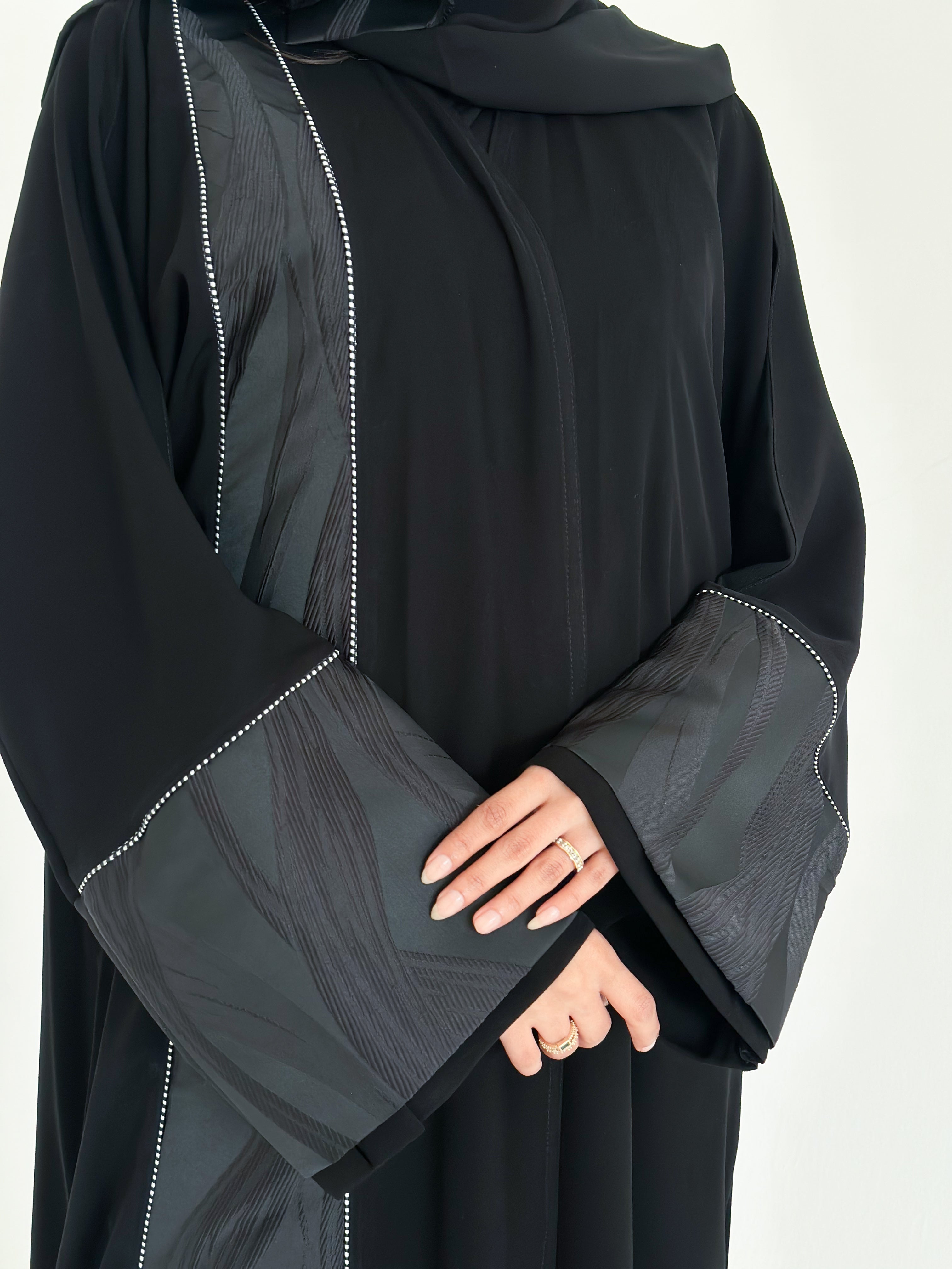 MW645 - Light Crepe Standing with Jacquard Half-Cloche