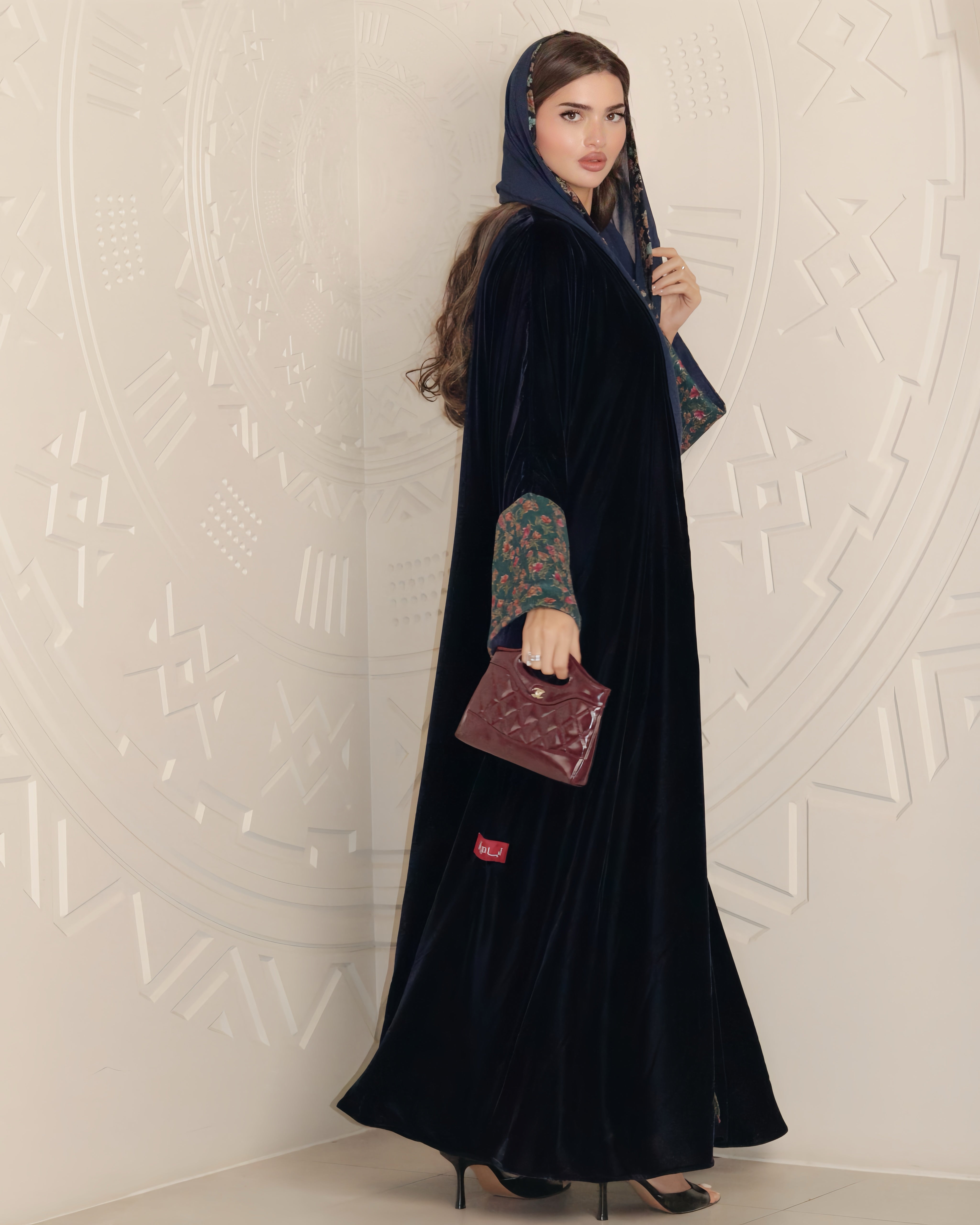 MWT706 - عباية مخمل مع تدخيلة كشميري تركواز