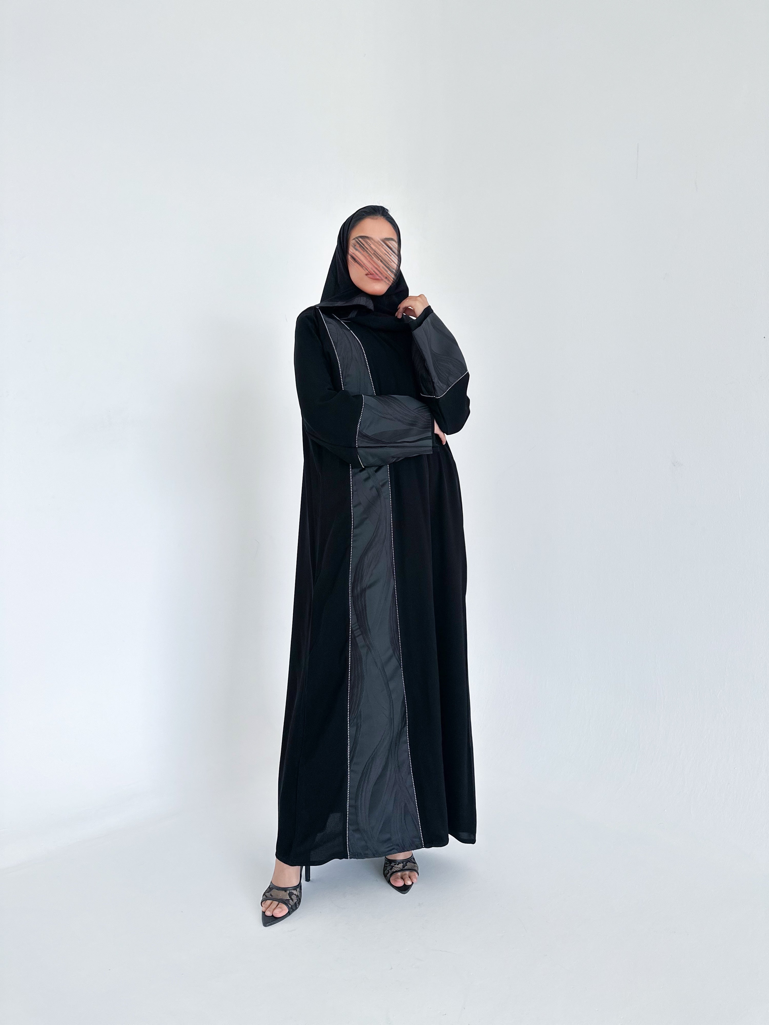 MW645 - Light Crepe Standing with Jacquard Half-Cloche