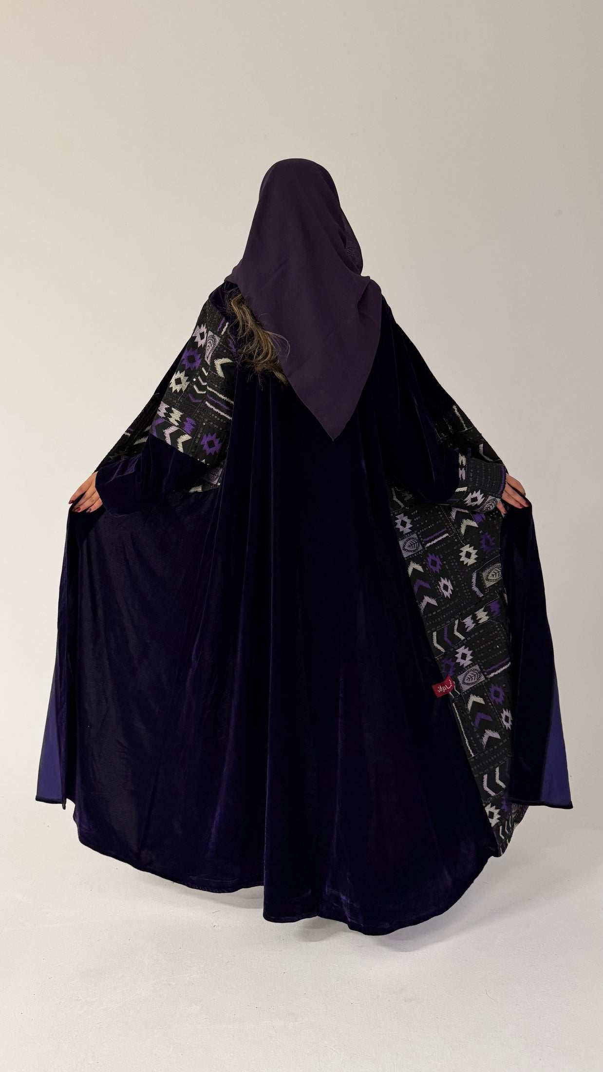 MWT544 - عباية مخمل موف مع تطريز هندي - Aya