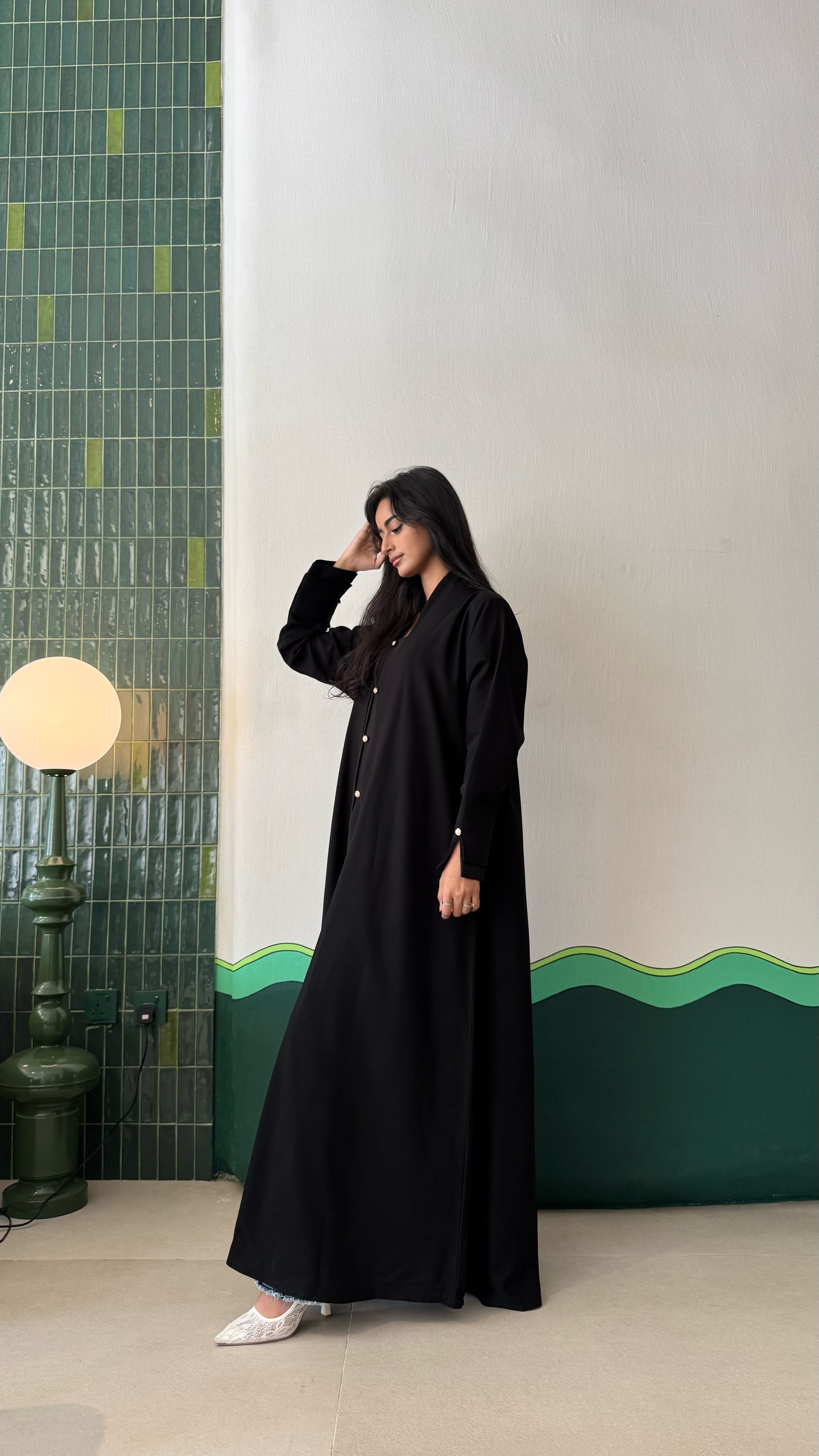 MWT427 - عباية سودا بأزارير ذهبية - Aya