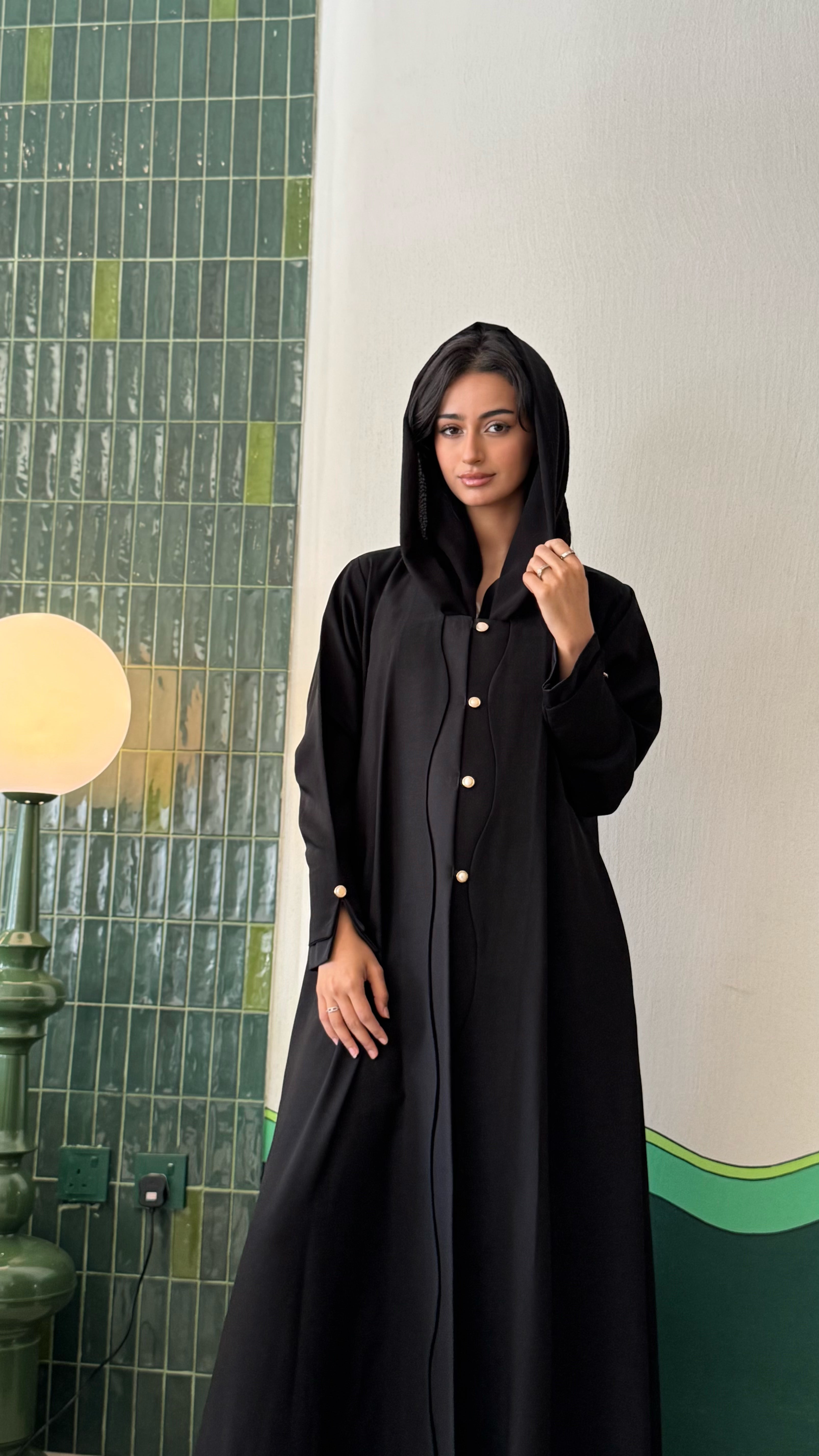 MWT427 - عباية سودا بأزارير ذهبية - Aya