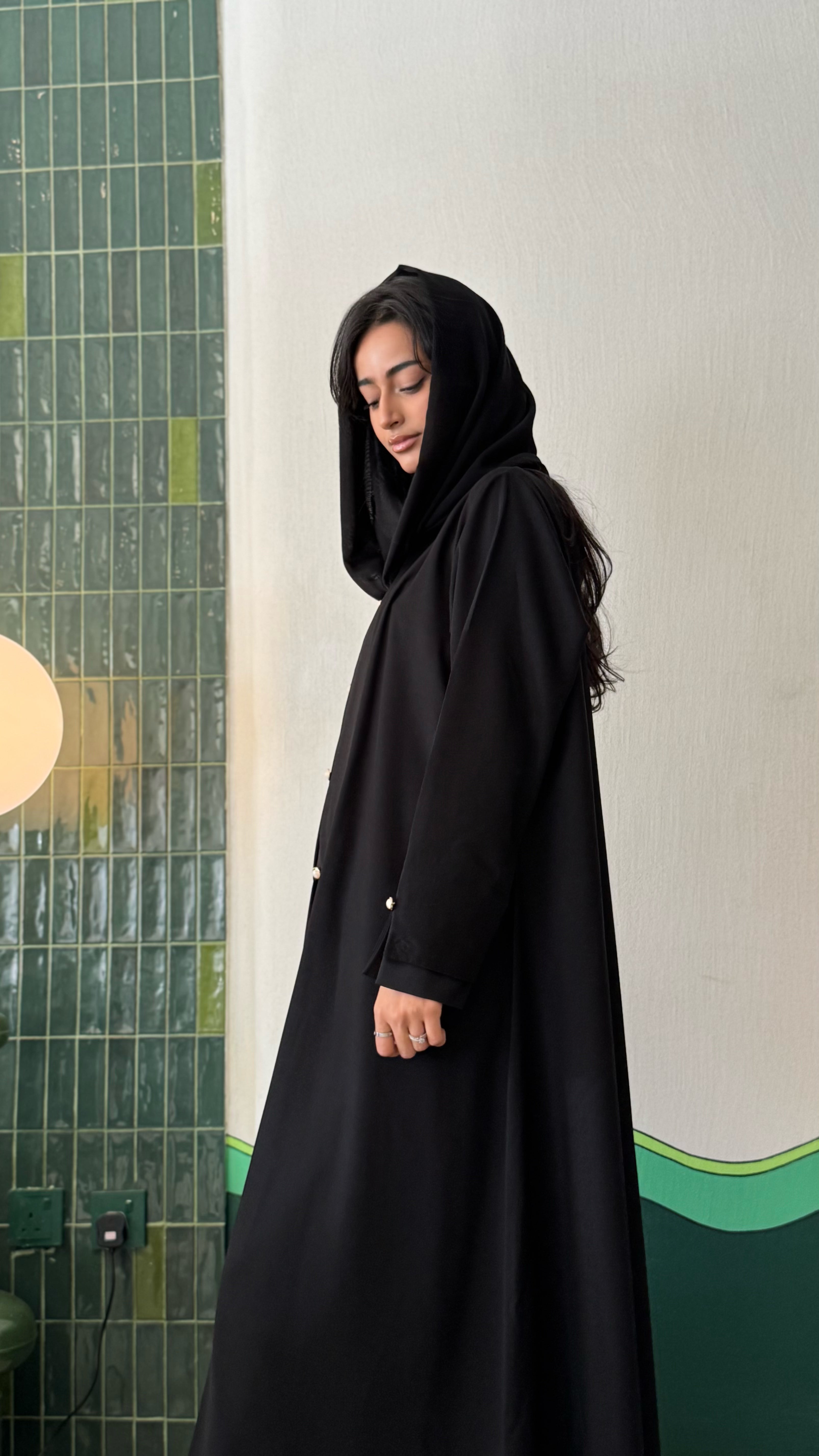 MWT427 - عباية سودا بأزارير ذهبية - Aya