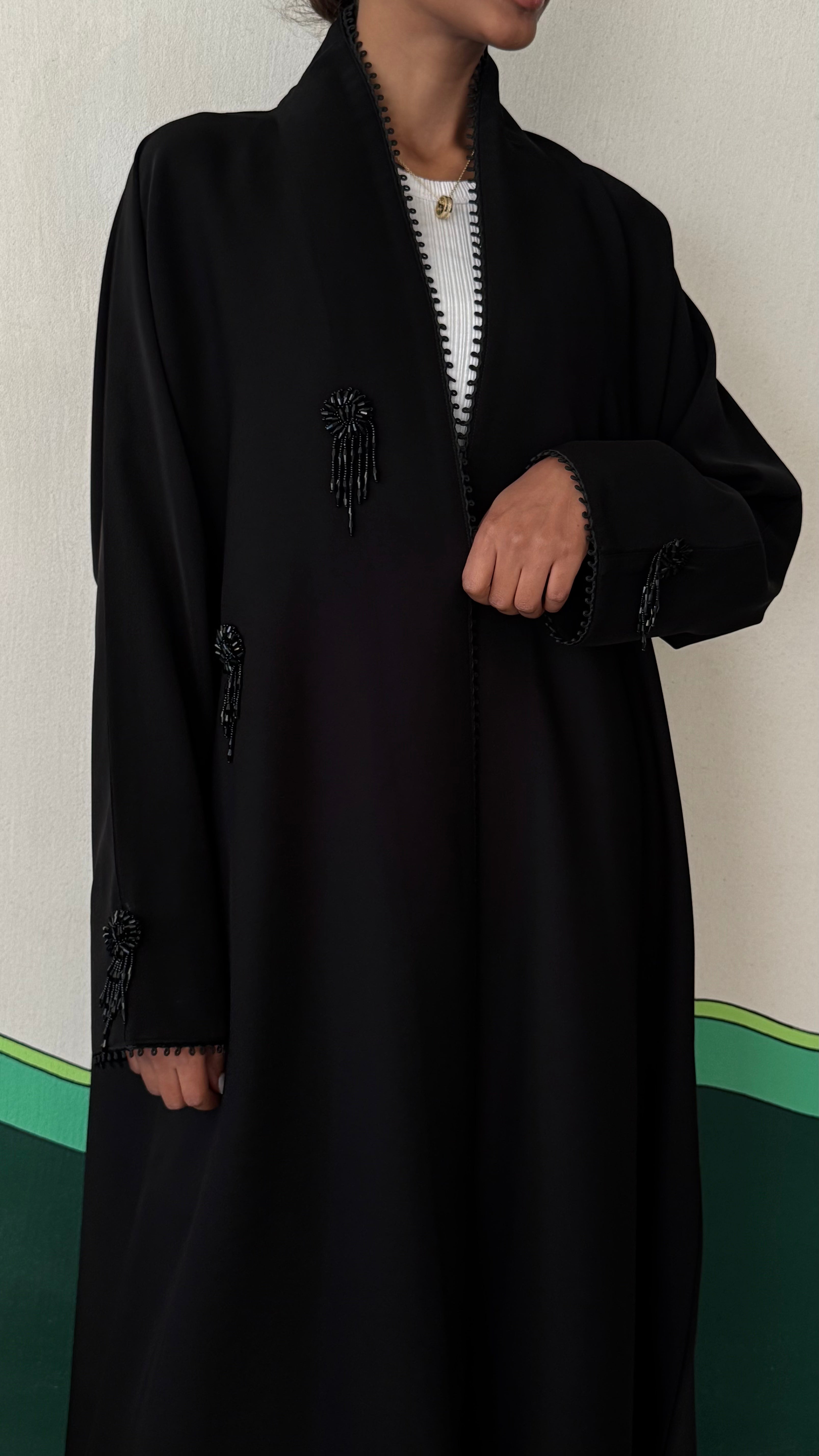 MW1684 - عباية سوداء لدوام  بقماش كوبرا
