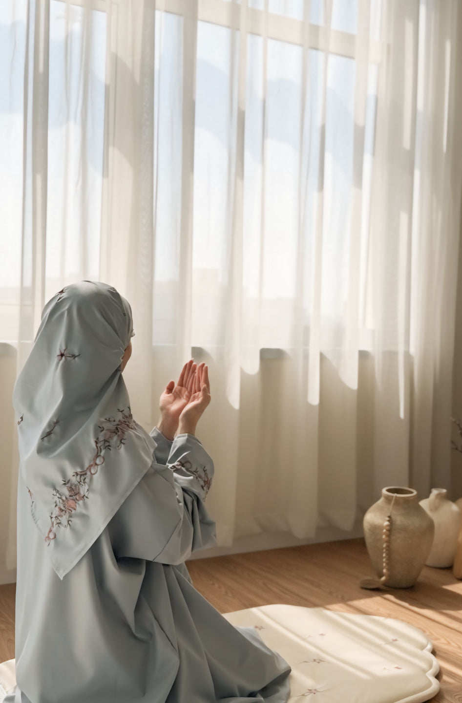 MWR04 - طقم سجادة و شرشف توليب رمادي - Aya