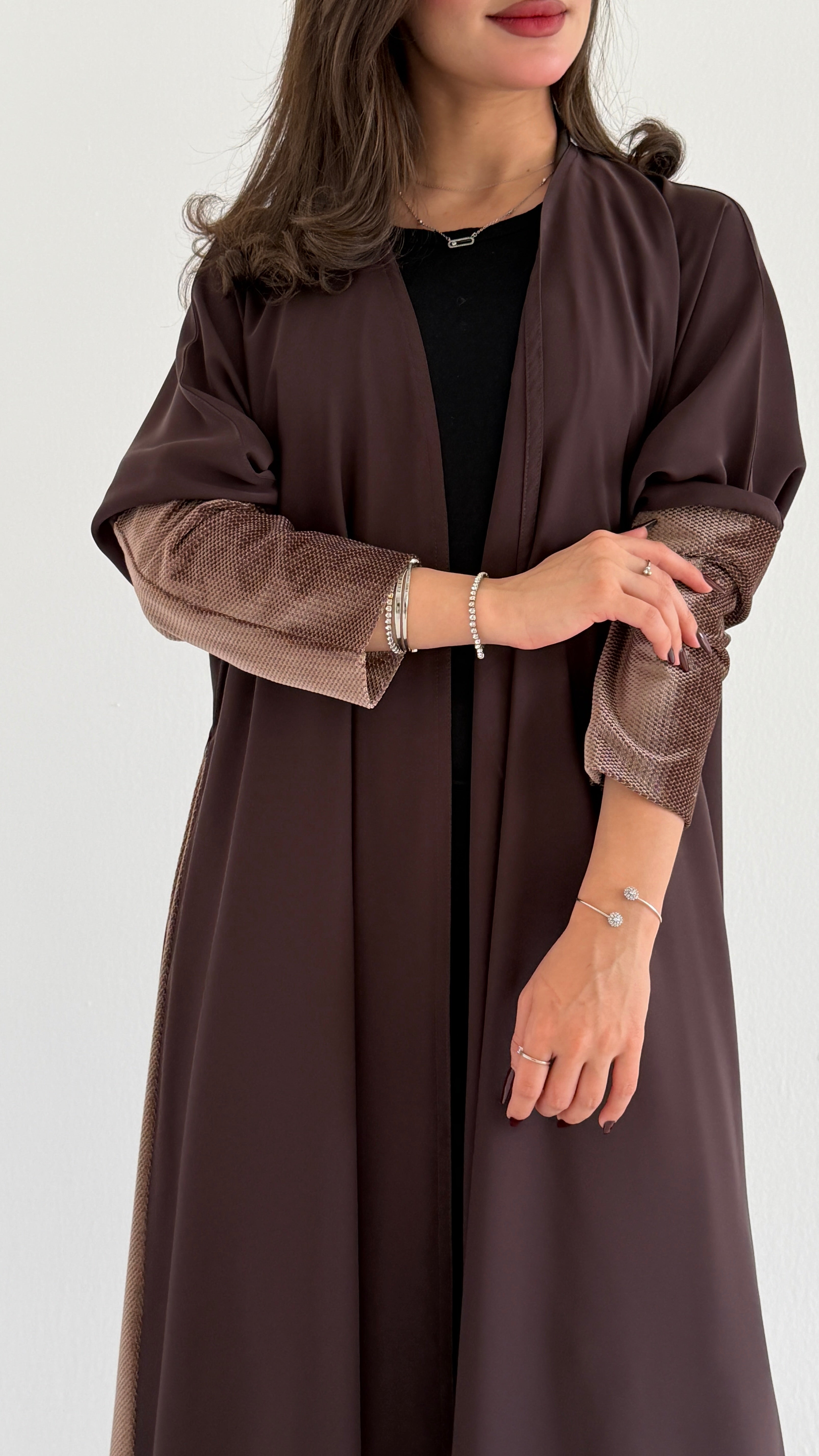 MWT1089 - عباية بني بتدخيله بالاكمام والجنب - Aya