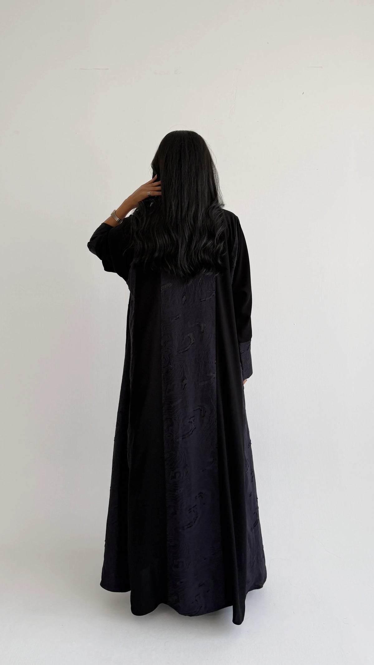 MWT1263 - عباية سوادء بتدخيله جاكار - Aya