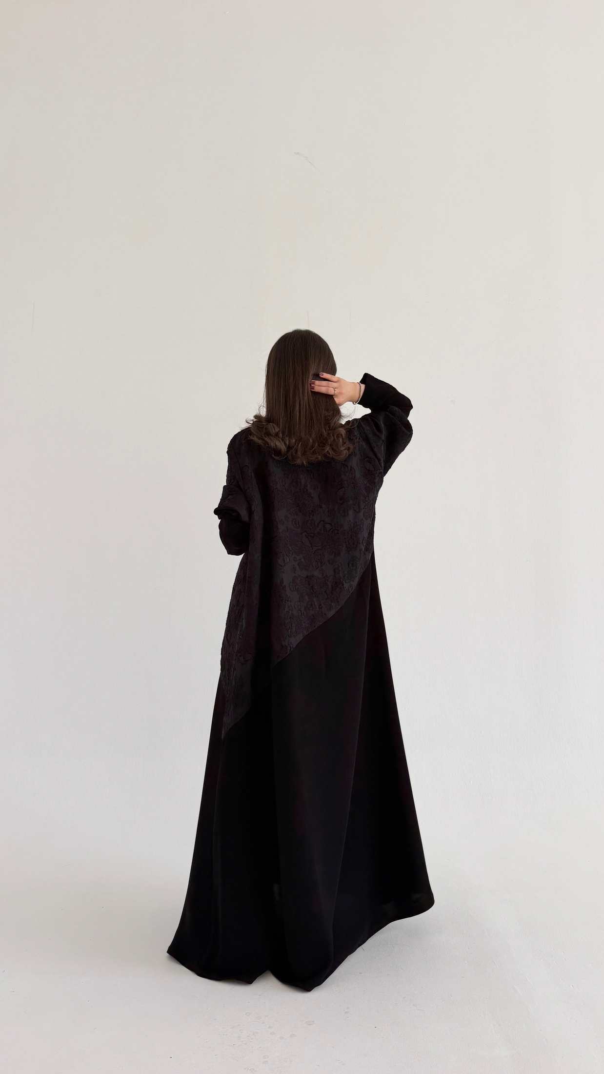 MWT1084 - عباية مع تدخيله مشجر |Abaya with floral inserts - Aya