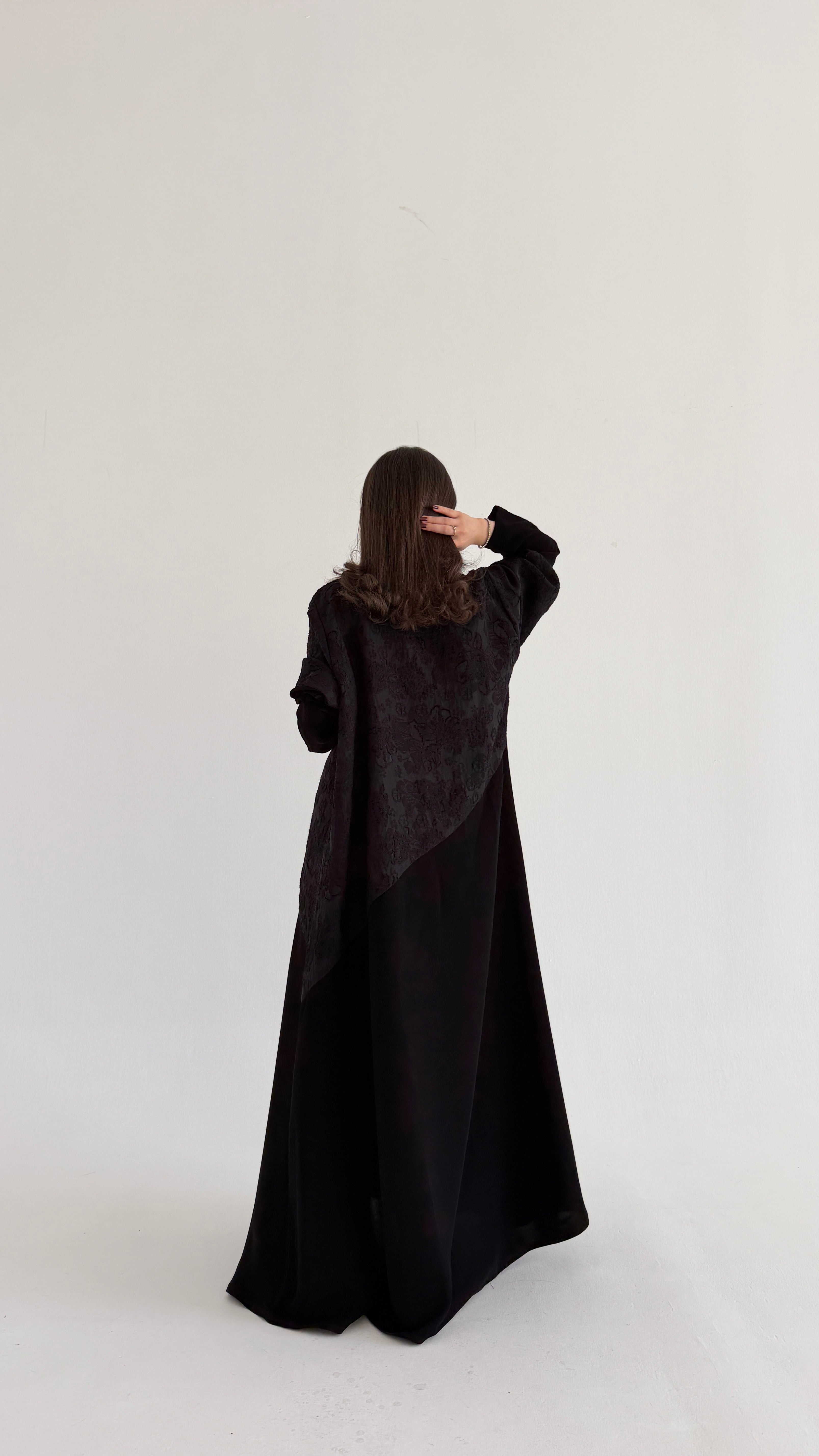 MWT1084 - عباية مع تدخيله مشجر |Abaya with floral inserts