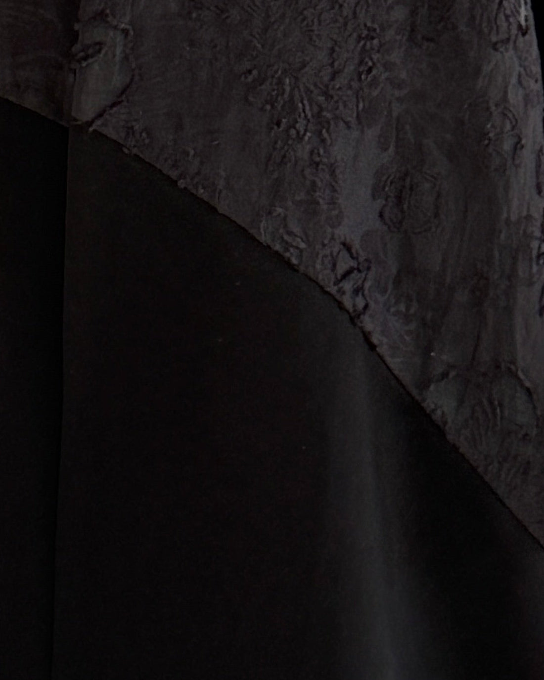 MWT1084 - عباية مع تدخيله مشجر |Abaya with floral inserts