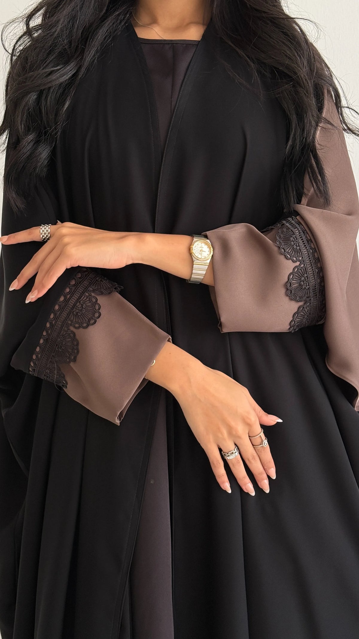 MWT5219 - عبايه يومية مع تدخيلات كلفة اسود - Aya