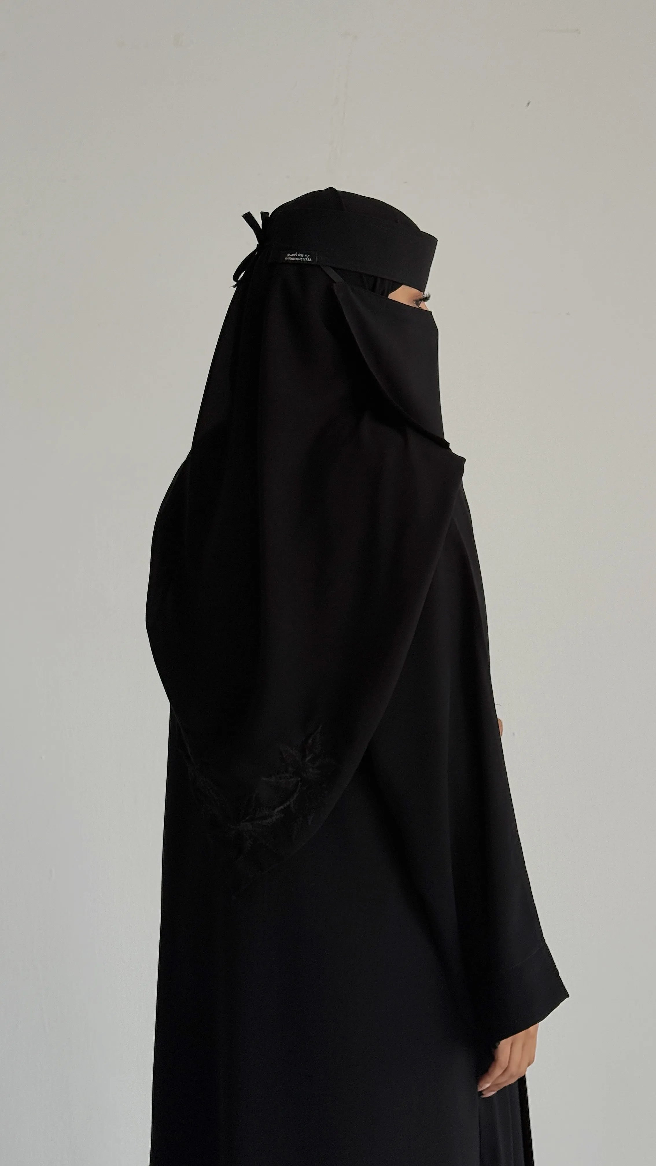 MWT4074 - عباية تطريز سوداء