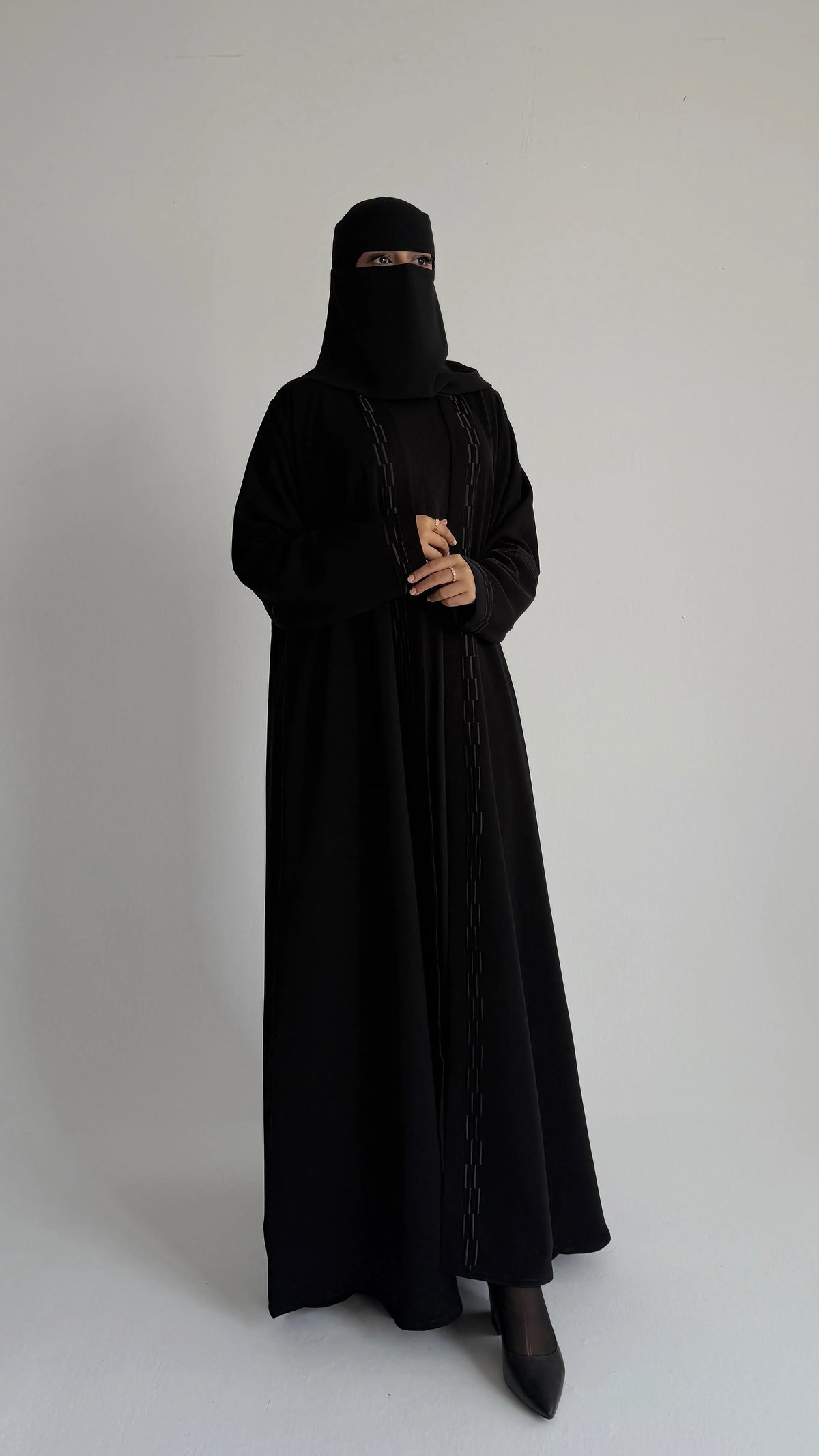 MW443 - عباية سوداء بتطريز اسود - Aya