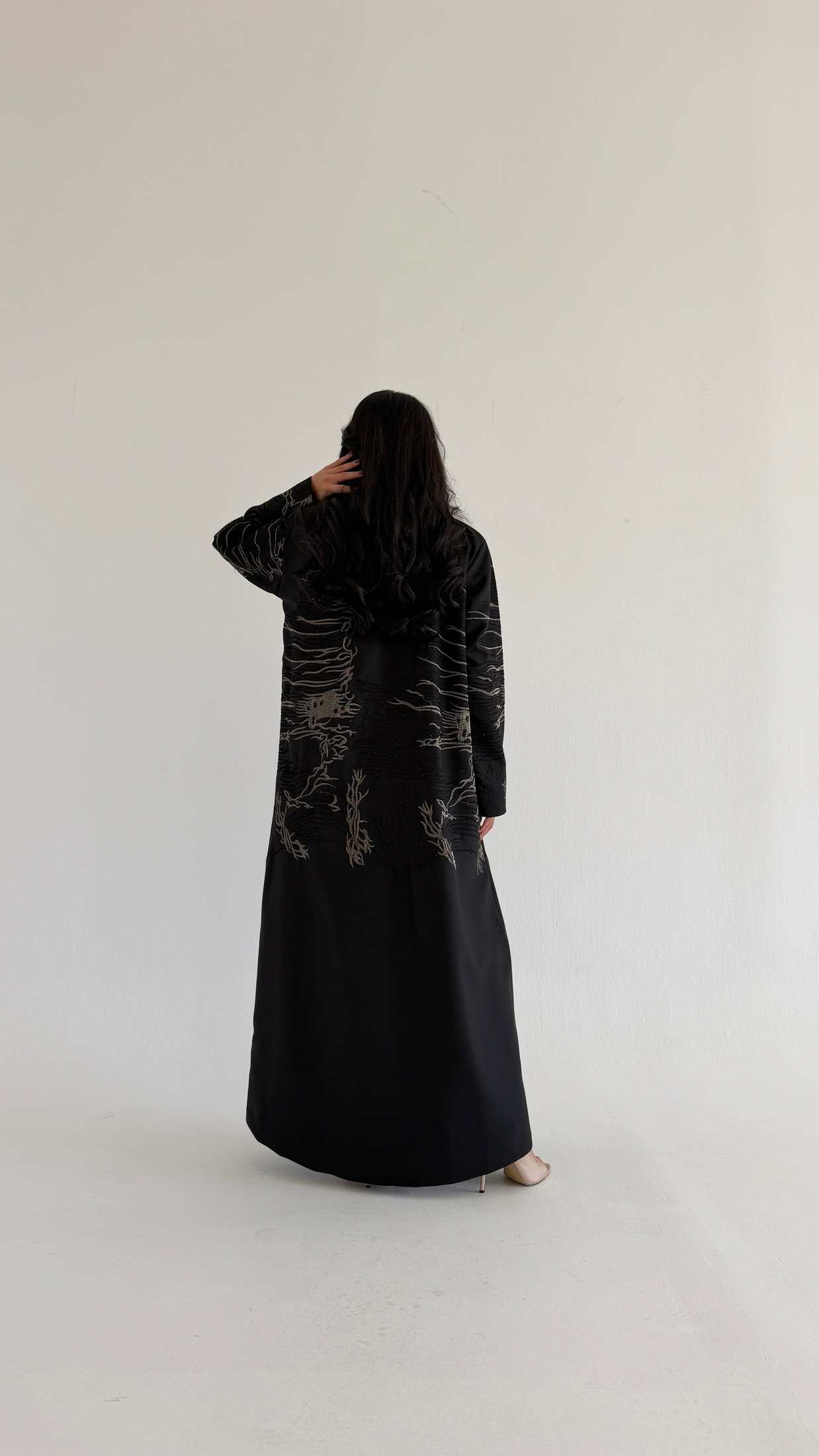 MWT1094 - عبايه اسود بتطريز واضافه لمعه - Aya