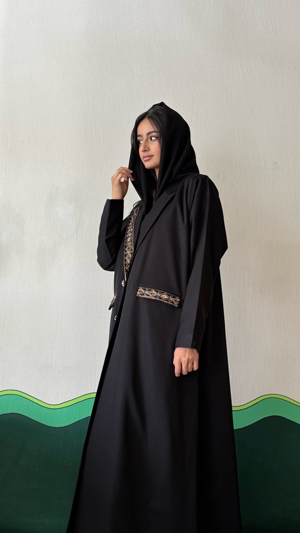 MWT438  - عباية سودا بليزر بتطريز ذهبي - Aya